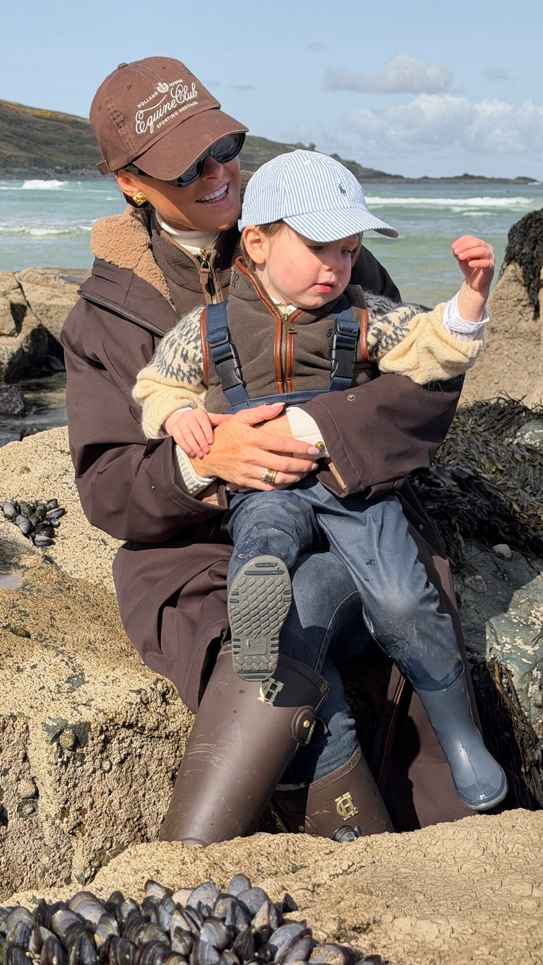 Coastal dressing, to me, has always been about balance - warmth, movement, and timeless style.

Pieces that layer beautifully, protect from the breeze, and still feel polished enough for wherever the day takes you.

Because British seaside style is all about being ready for anything xx

