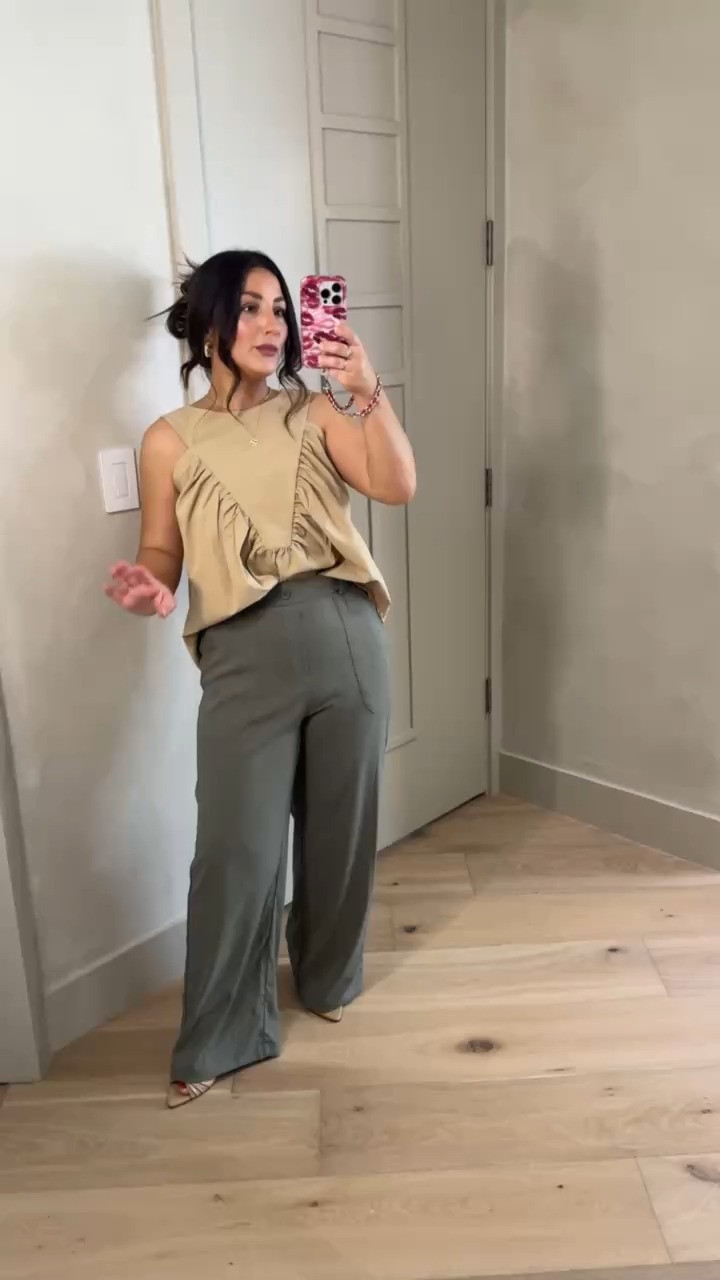 Top size small 
Pants size medium - slightly long on me!

5'0" 140lbs 
Petite friendly  

 #LTKSaleAlert #LTKPetite #LTKWorkwear