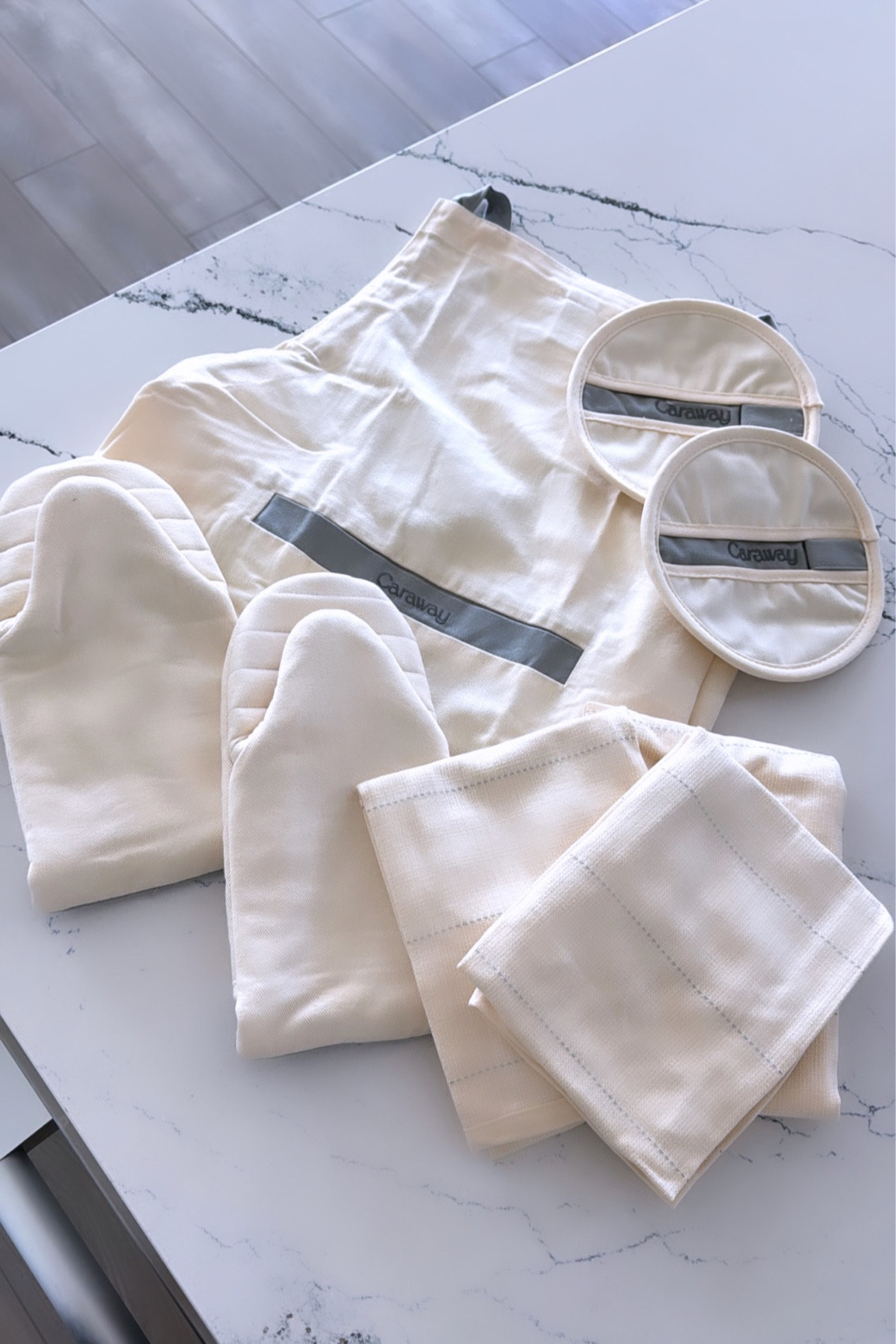 Caraway oven mitts apron towels kitchen towels

#LTKMostLoved #LTKhome