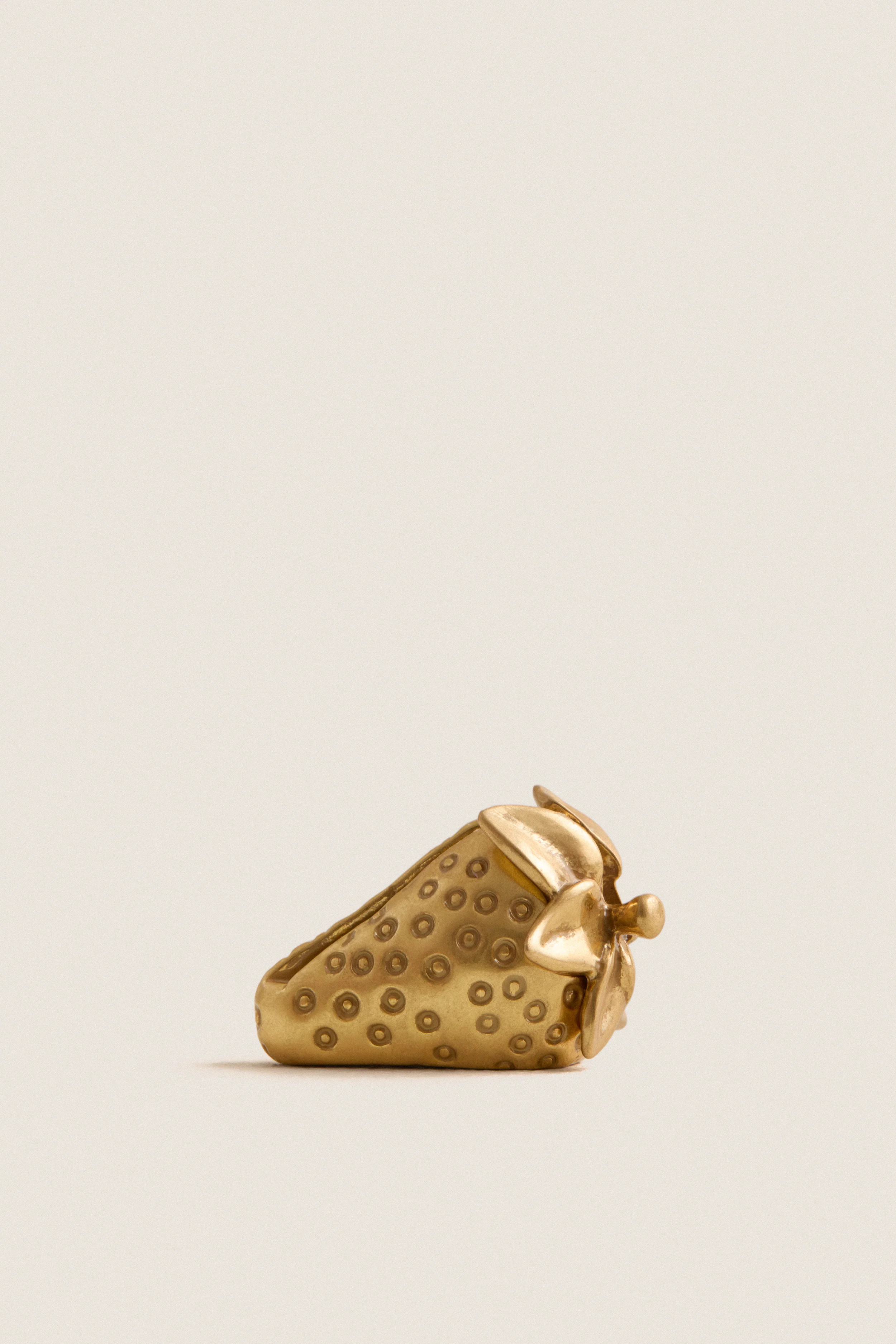 Gold Strawberry Place Card Holders Set of 4 | Tuckernuck (US)