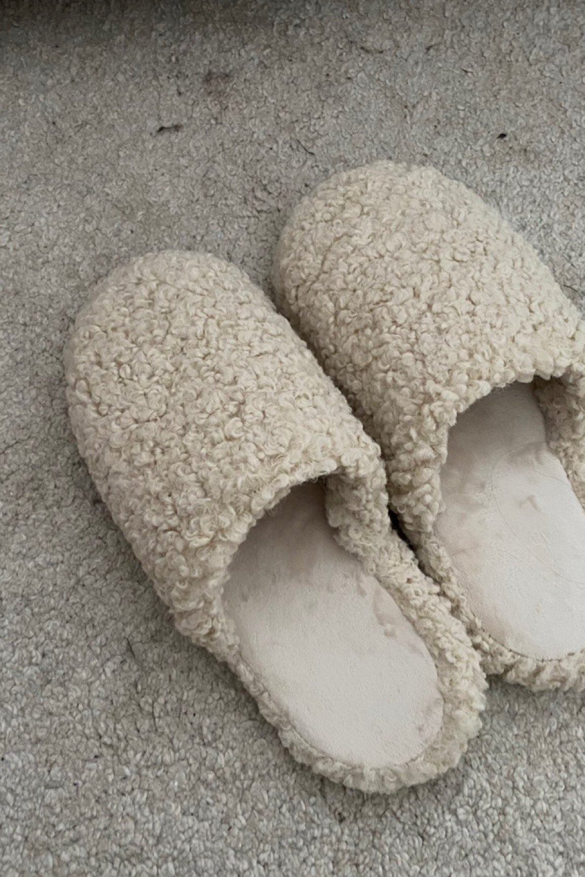 cosy slippers 🧸 #cosyshoes #slippers #homewear #loungewear #fallvibes #chausson #teddyslippers #cloudslippers 

#LTKeurope #LTKSeasonal #LTKfindsunder50