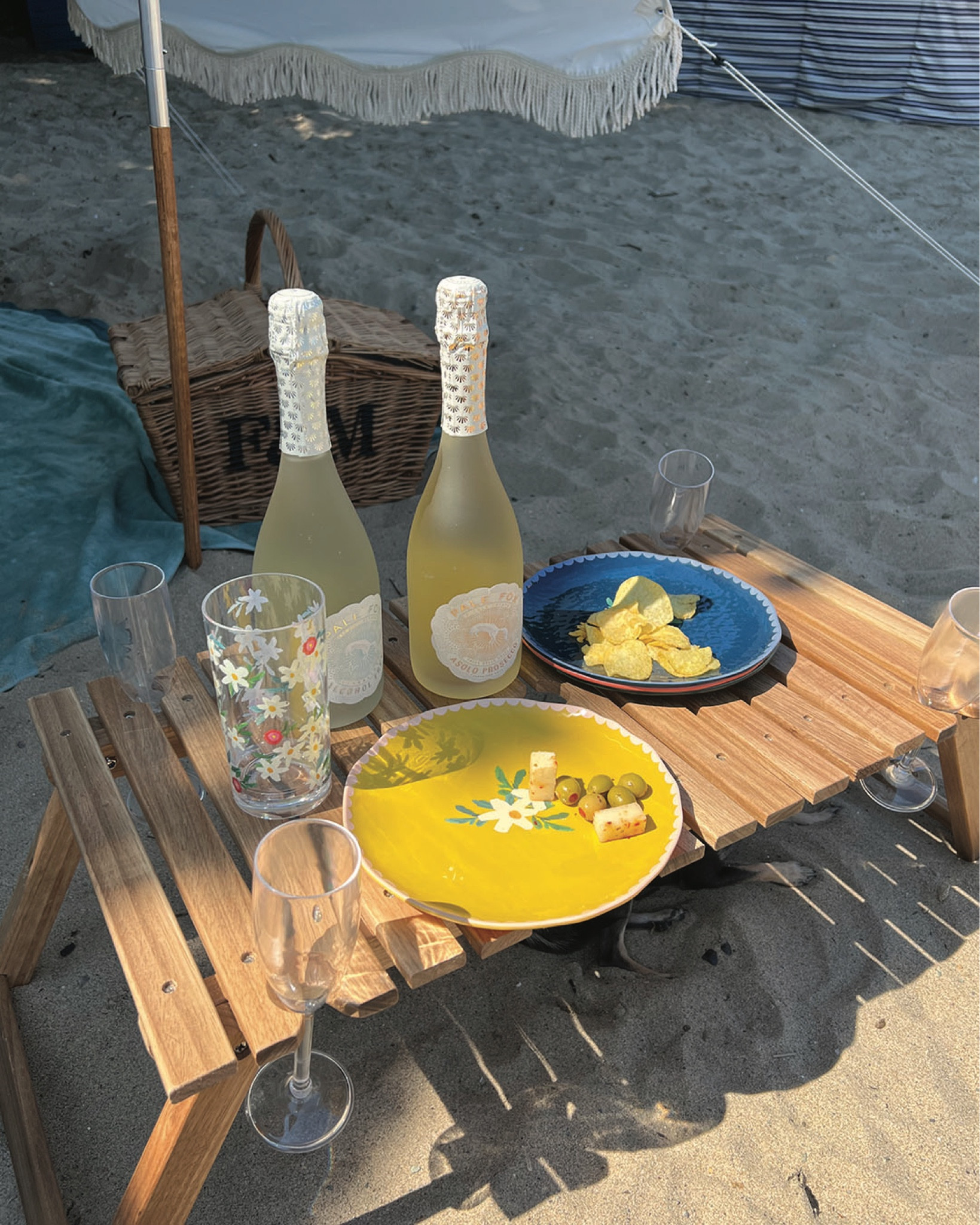 table by business and pleasure 
picnicware by marks and spencer 
plastic champagne flutes and ice boards by John Lewis 
#picnicware #home 

#LTKSeasonal #LTKhome #LTKeurope