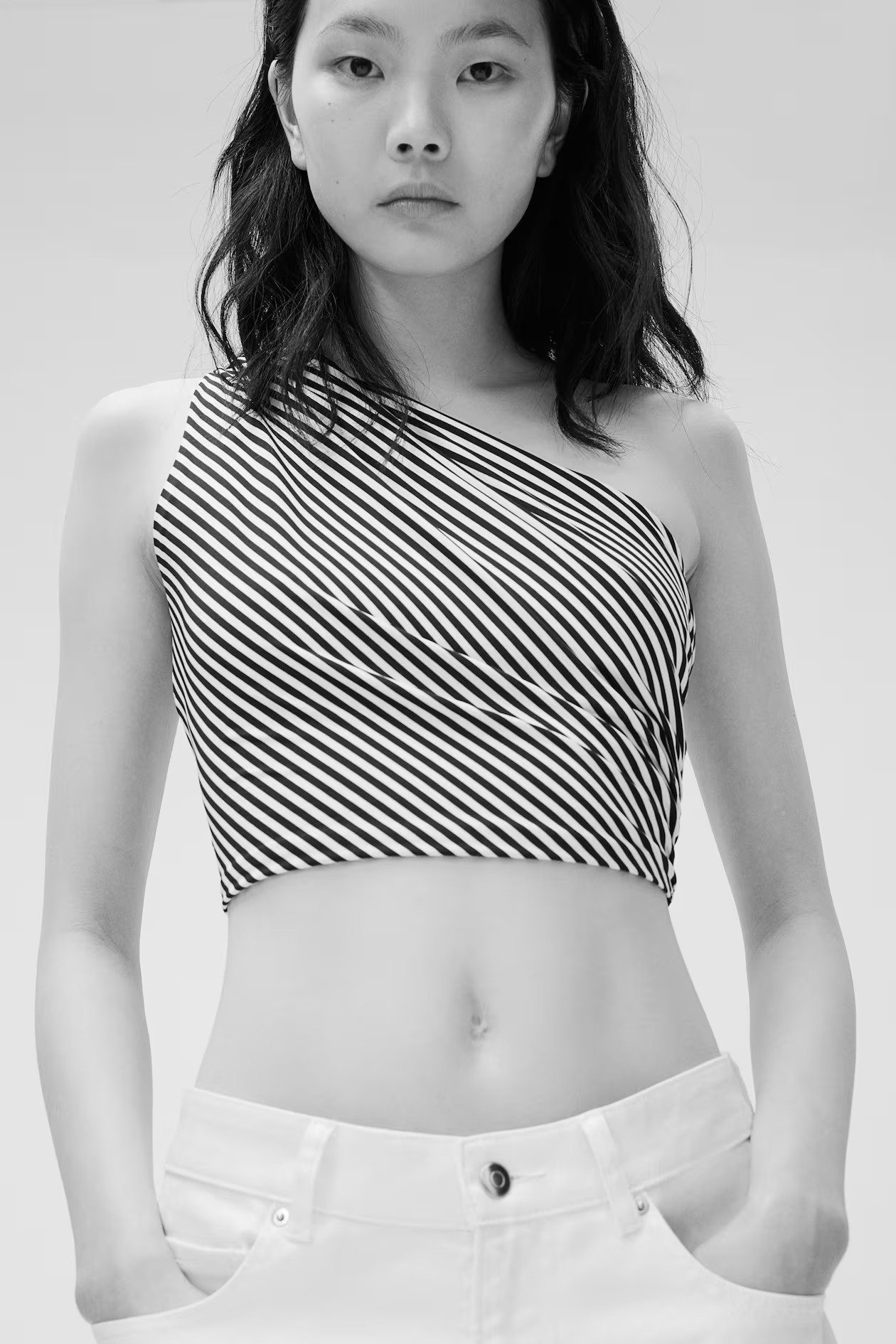 Cropped one-shoulder top | H&M (UK, MY, IN, SG, PH, TW, HK)