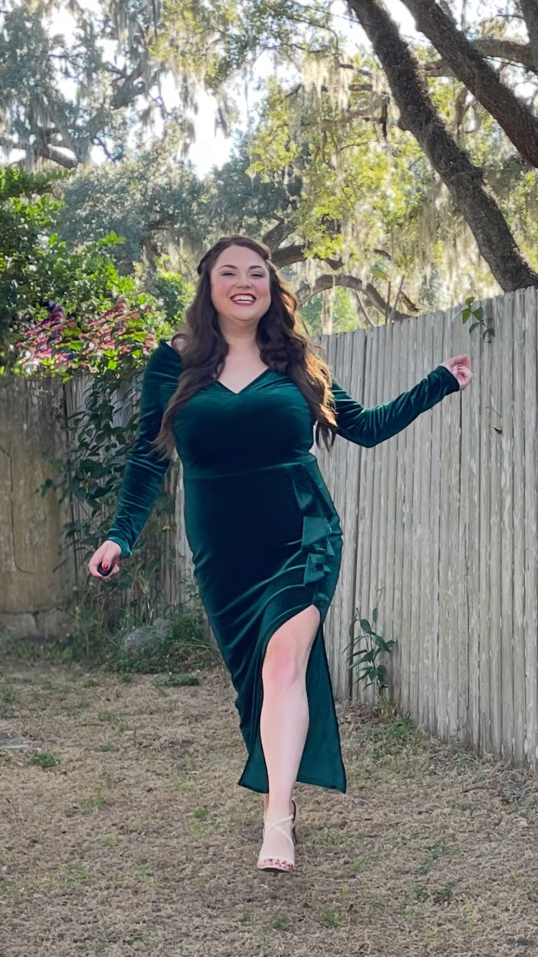 The Emerald Dress of My Dreams 🌲✨ 

Found the perfect velvet midi for all your winter events! This color is so rich in person, and the ruffle detail + side detail gives it the perfect amount of edge. It’s incredibly figure-flattering and has just the right amount of stretch for a comfortable night out. 

Shop my full look by clicking the link in my bio or following me on the LTK app!



#LTKHoliday #LTKgrwm #LTKMidsize