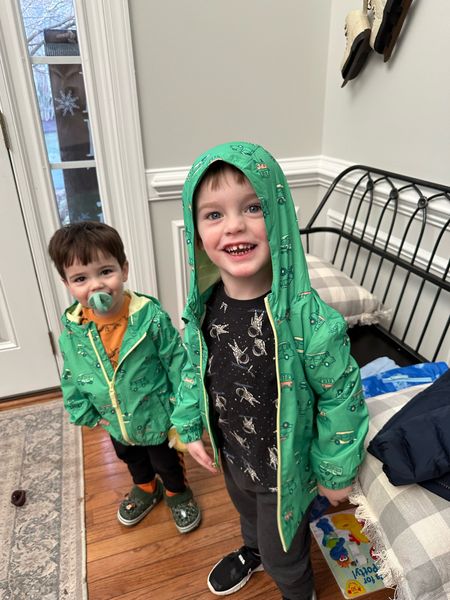 Cutest new windbreaker for toddlers, they’re obsessed because the print is perfect for your vehicle obsessed toddler 🥰


Toddler finds
Toddler mama
Toddler boy clothes 
Target finds 

#LTKkids #LTKfamily