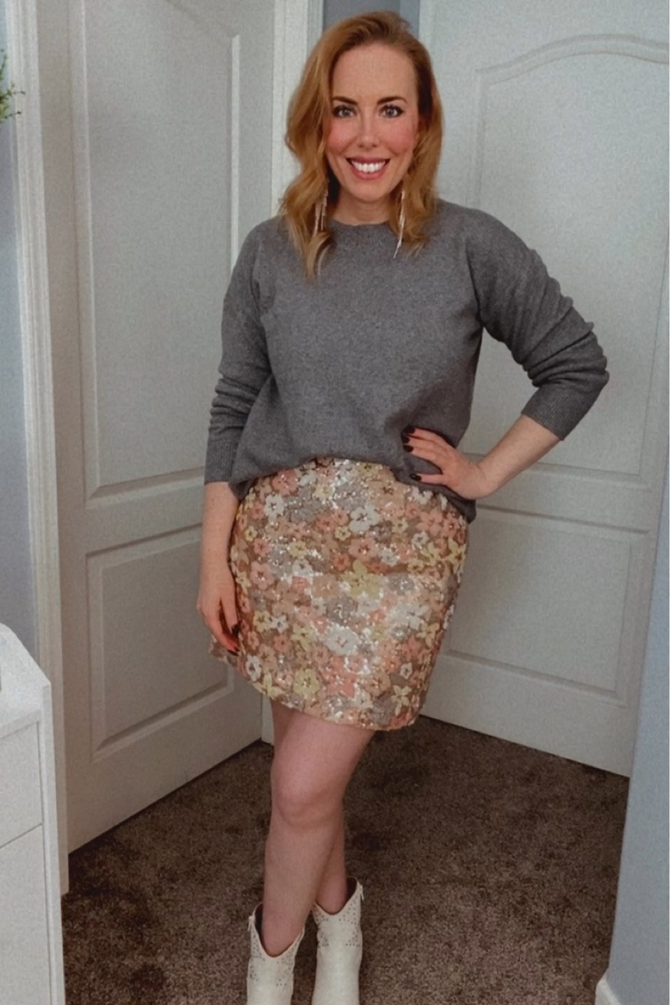 Absolutely obsessed with this floral sequin skirt from Loft! So perfect for the holidays and beyond ✨ 
Dressing it down with a crew neck grey sweater and booties but can’t wait to go full glam with this one too 


#LTKParties #LTKStyleTip #LTKHoliday