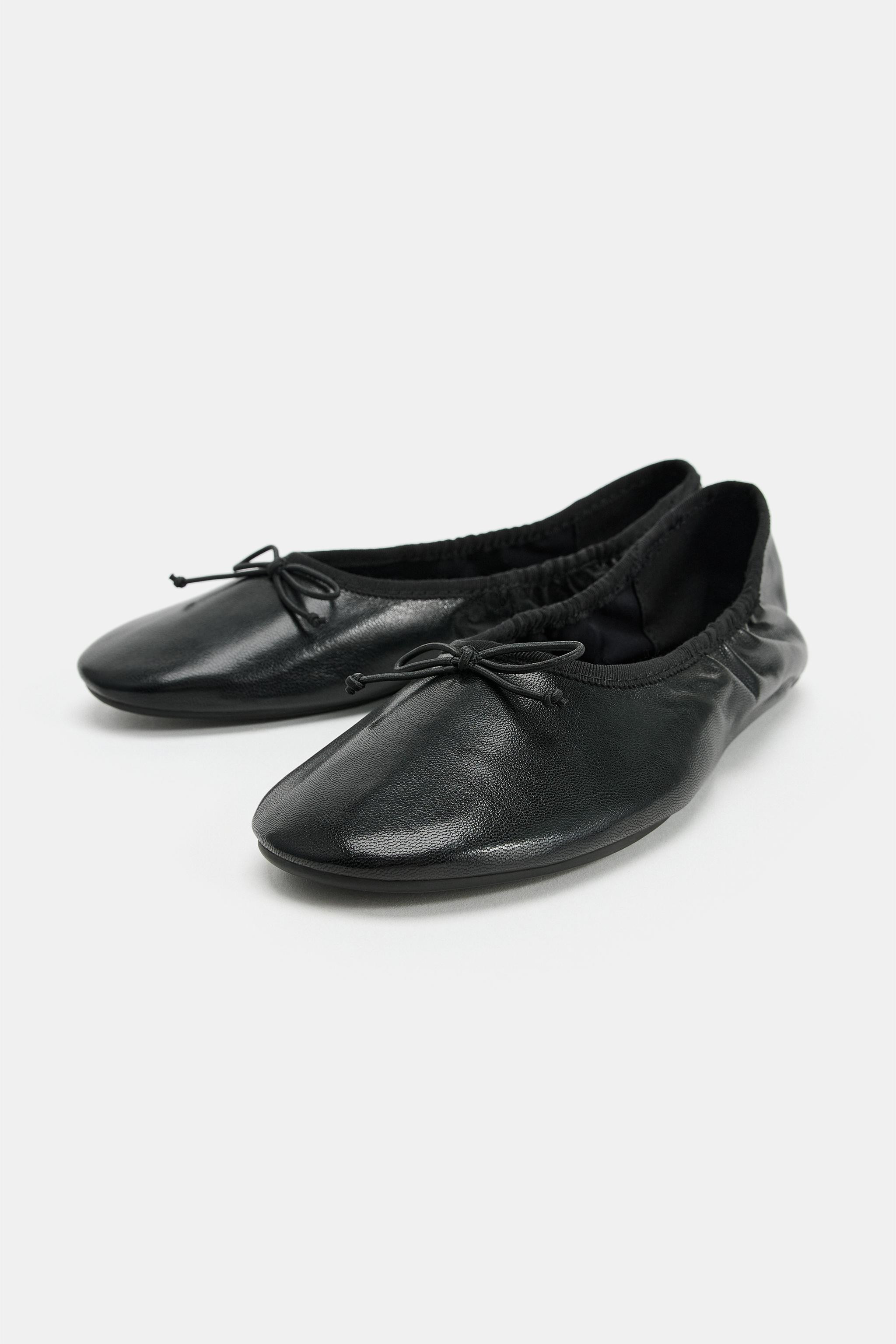 Leather ballet flats. Ruched detail at the back. Bow detail on the front. Round toe.Sole height: ... | Zara UK