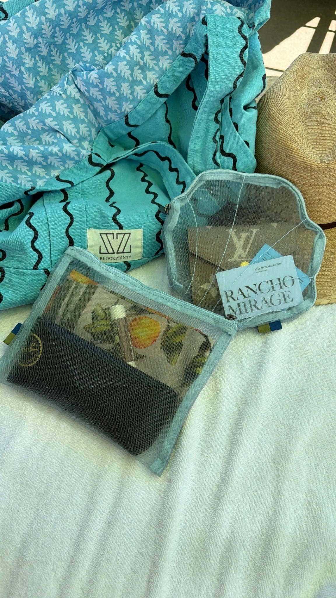 Mesh pouch set with seashell shape 👌 4 colors 

#LTKSwim #LTKTravel #LTKSeasonal