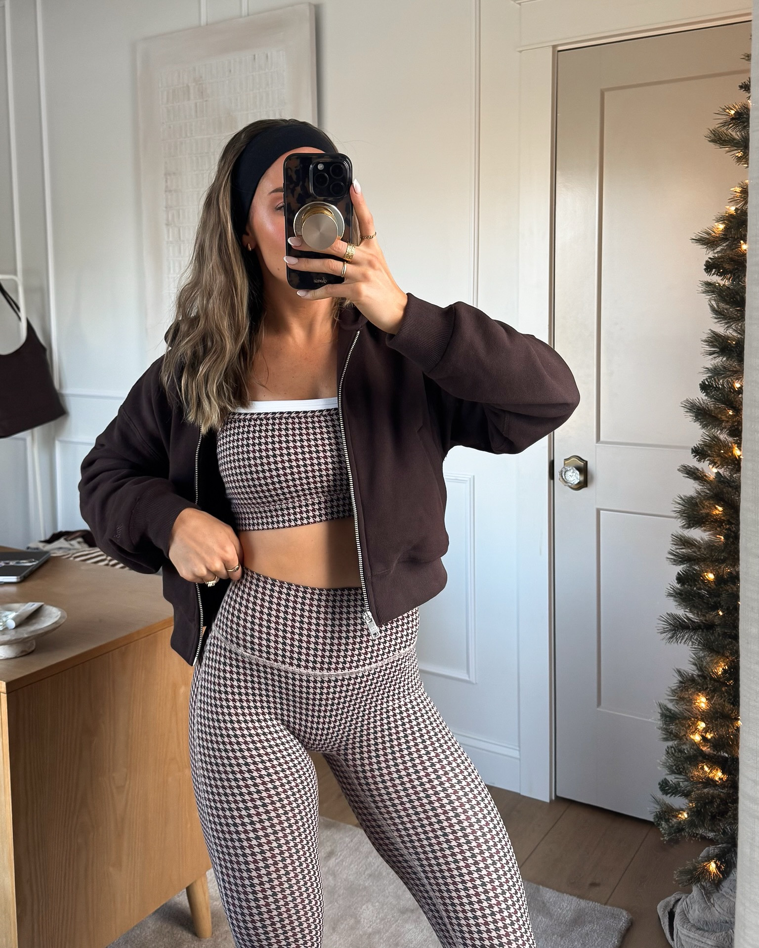 It’s just one of those days where I refuse to put real clothes on 😅 just want to stay comfy in my Abercrombie gear 🫶🏼

#abercrombie #workoutgear #fitnessgoals #comfyoutfit #gymlife #wfhlife #momlife

#LTKfitnessgoals #LTKootd #LTKgrwm