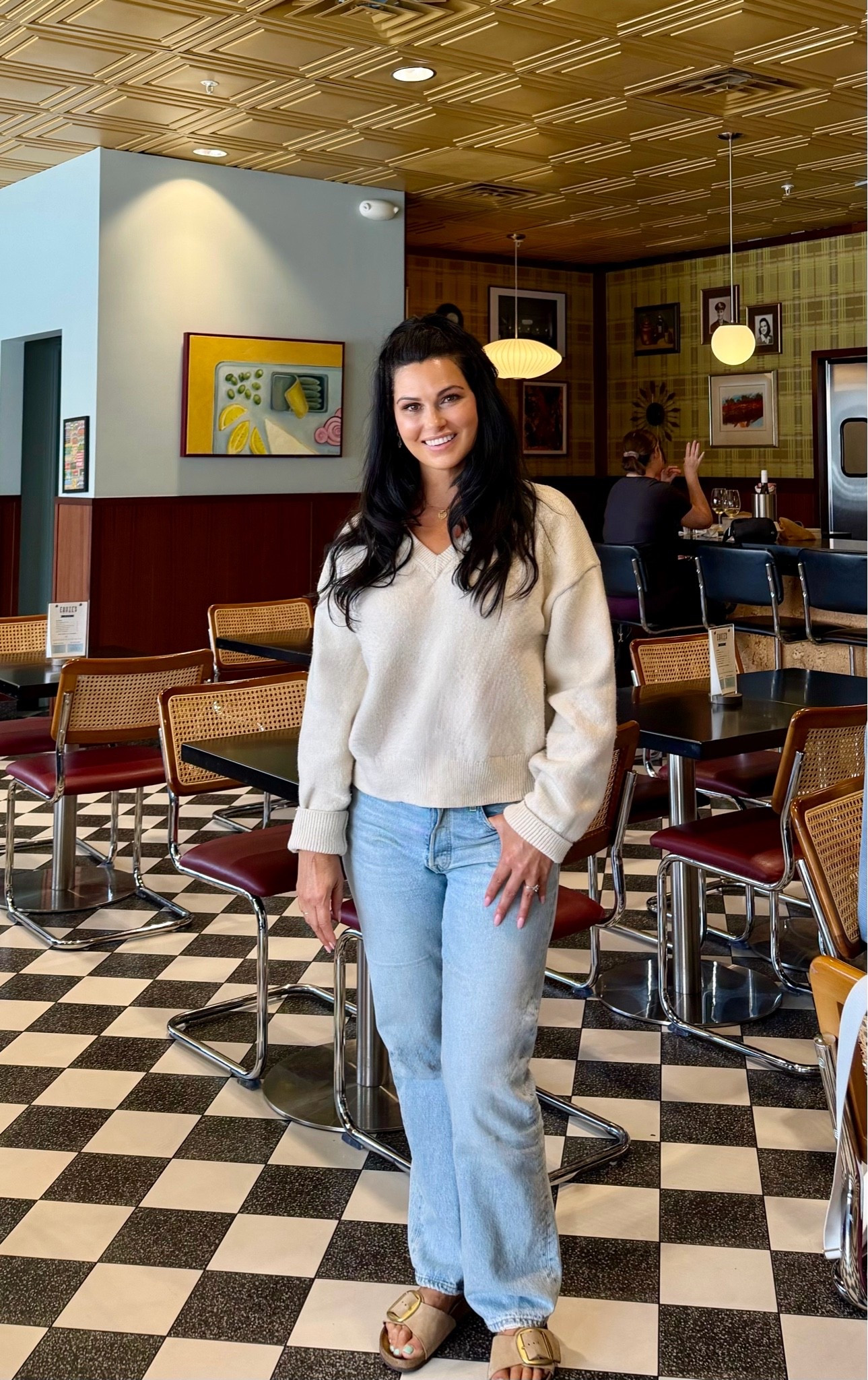 Casual Brunch Outfit!

These high rise wide leg jeans pair well with this v-neck sweater, and tan sandals for a casual look.

#jeans #sweater #denim #slides #levis

#LTKdayinmylife #LTKootd #LTKSaleAlert