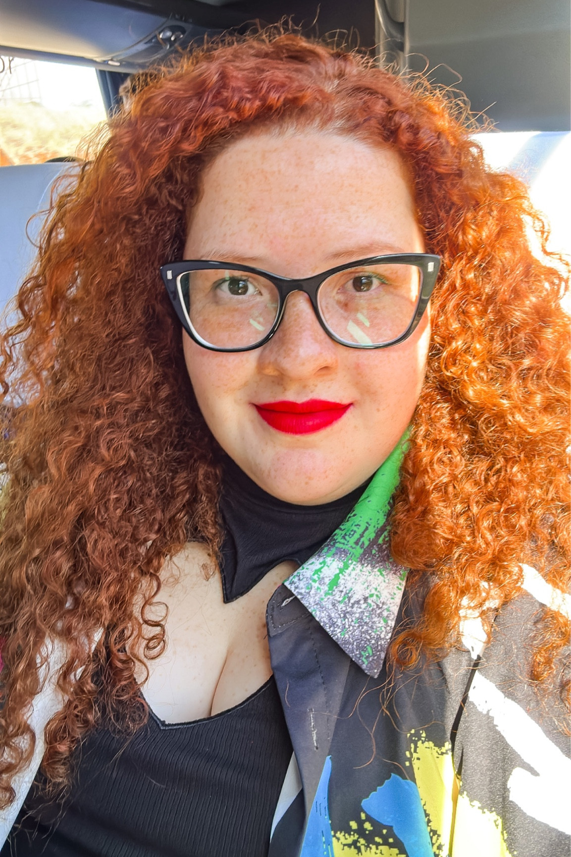 Eu não abro de um batom vermelho.

Não sou de fazer uma maquiagem completa, só o bom protetor solar um ótimo batom vermelho rsrs.

Esse da Avon que estou usando, não sai nem com reza rsrs. Dura o dia todo e a aplicação é super fácil 

#LTKBrasil #TeoriaNaPraticaLTK

#LTKbrasil #LTKbeauty