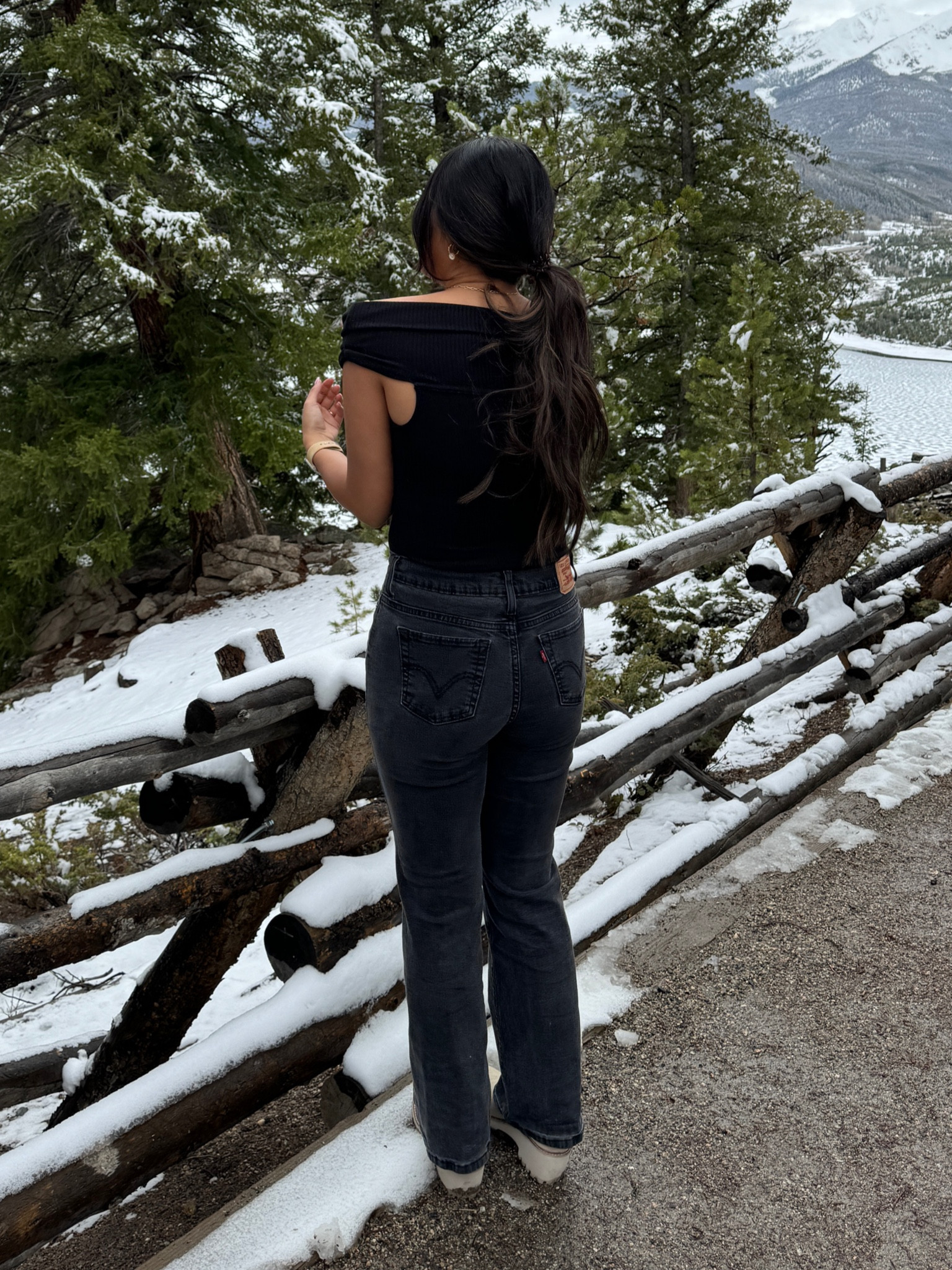 mountains outfit 🗻✨

mountains 
Mountain girl
Sweater weatherr 
Black jeans 
Mountain girl
Mountain day outfit idea 

#LTKSeasonal