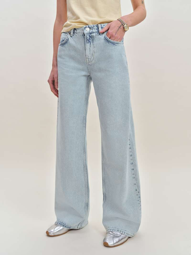 Cary Low Rise Slouchy Wide Leg Jeans | Reformation (Global)