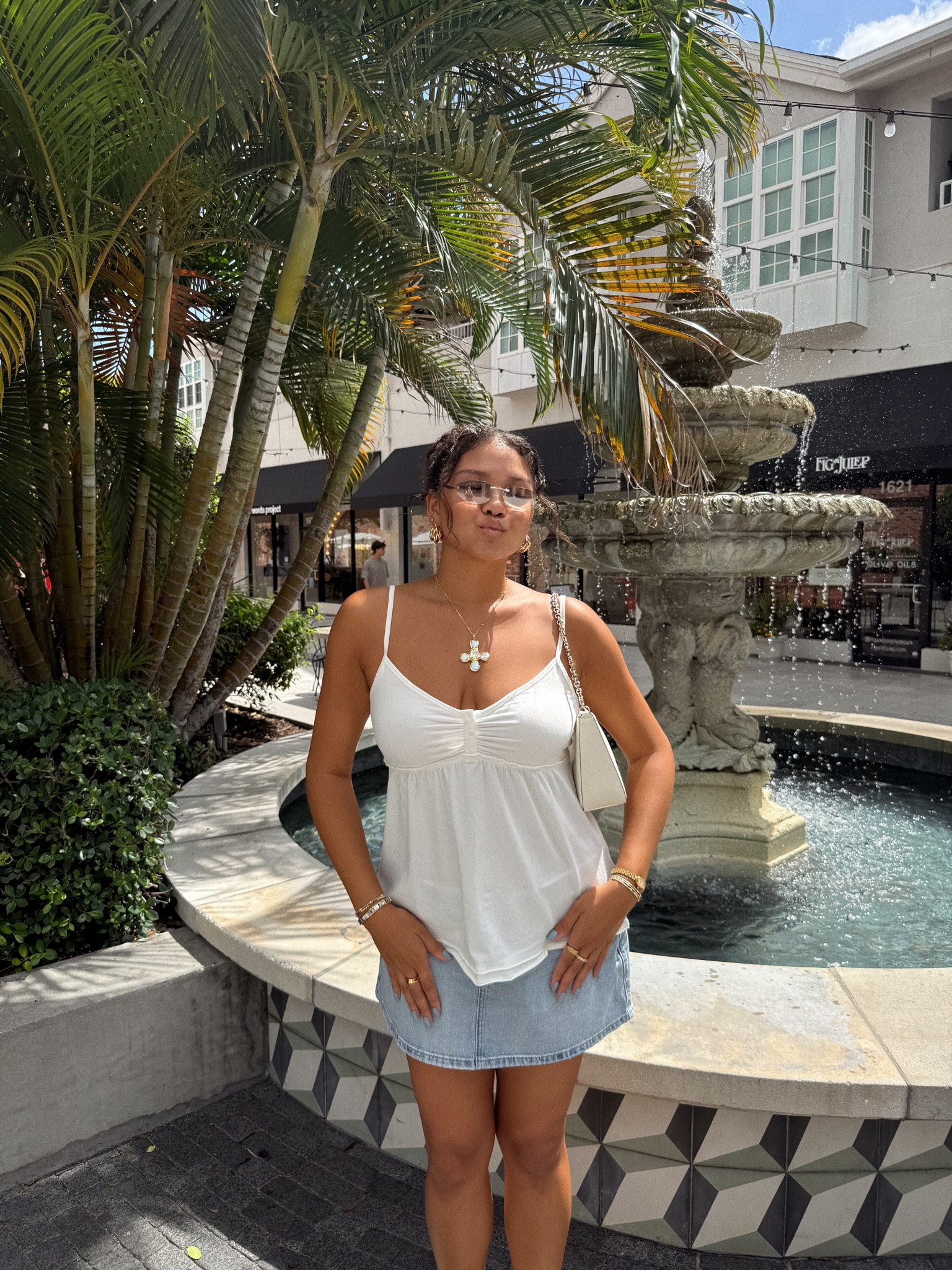 casual summer ootd from hollister

#LTKootd #LTKdayinmylife