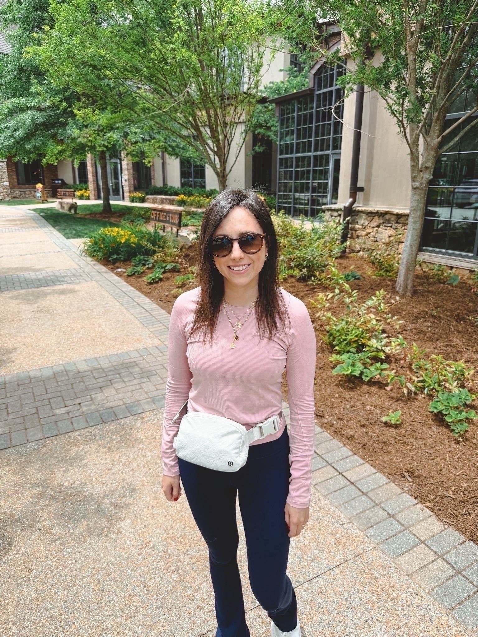 Lululemon swiftly in pink haze (6) with Align flares in navy (4)



#LTKFindsUnder100 #LTKSeasonal #LTKootd