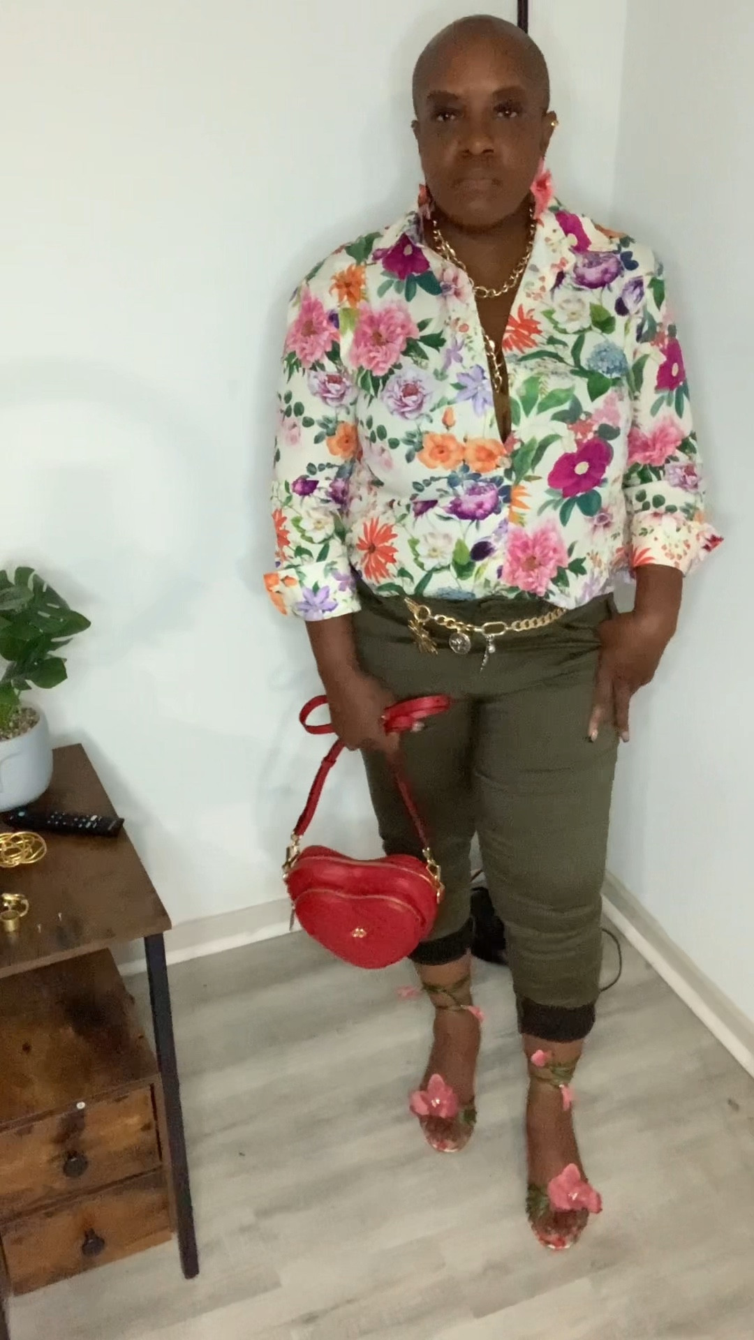 I don’t usually do florals—but this Zara button-down changed my mind.
I’m a monochrome girl through and through, but something about the print and fit of this shirt spoke to me. I styled it with floral kitten heel sandals for a look that’s a little outside my norm but still very me.

This exact shirt is sold out, but I’ve linked similar options  

#LTKMidsize #LTKStyleTip #LTKOver40