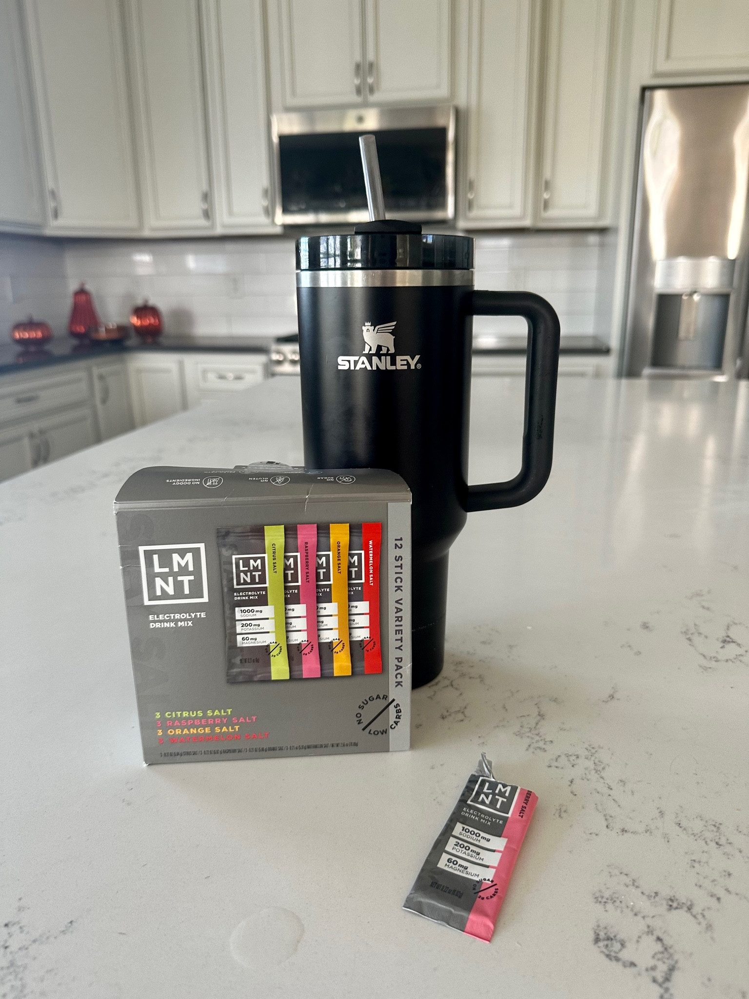 My favorite electrolytes! I drink these all the time to recover after running! So good & no added sugar. 🥰


Stanley cup 
Healthy 
Health tip 
Electrolytes 
LMNT
Work out 
Travel

#LTKfindsunder50 #LTKfitness #LTKtravel