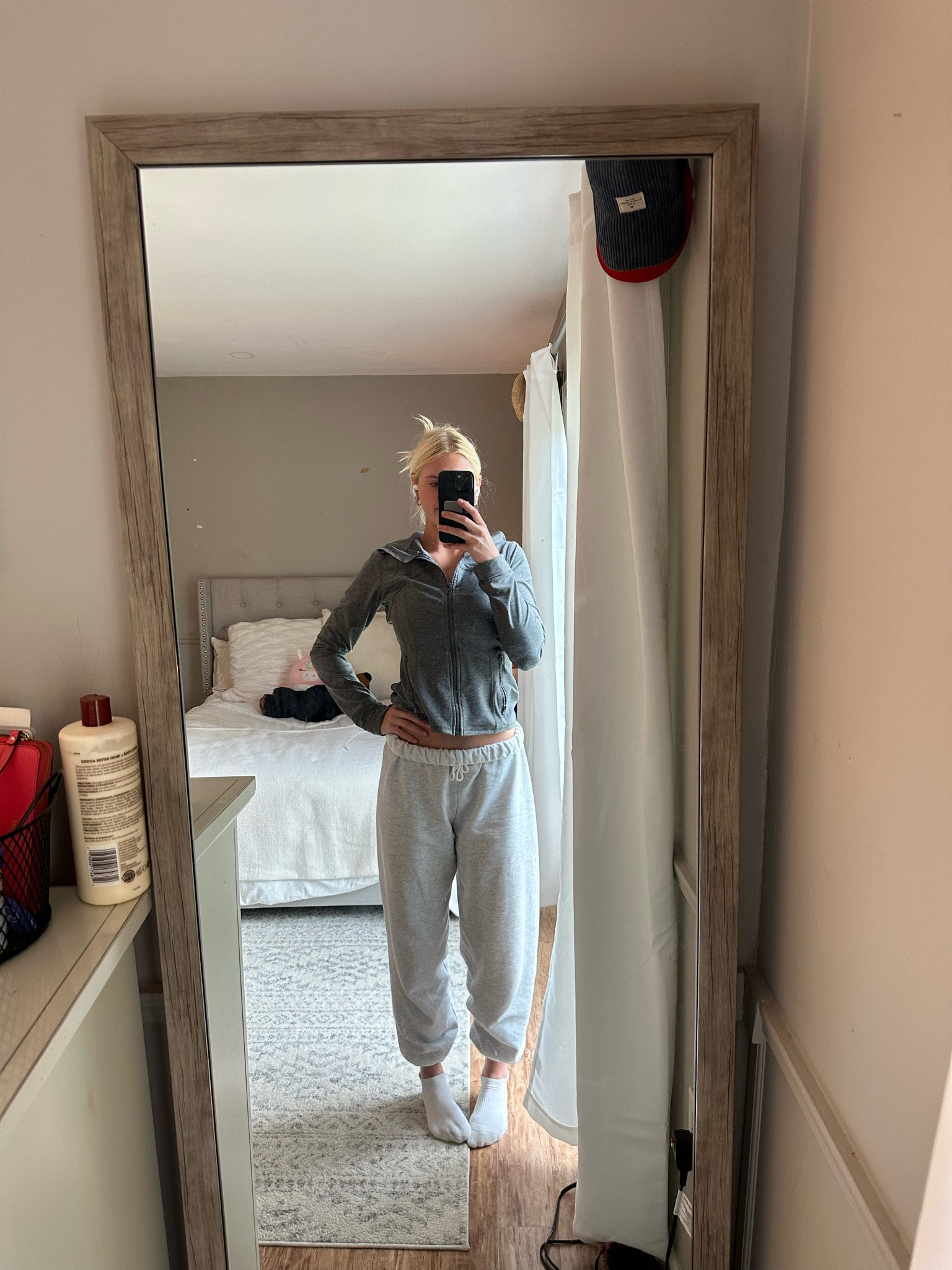 my outfit and mirror details!!!