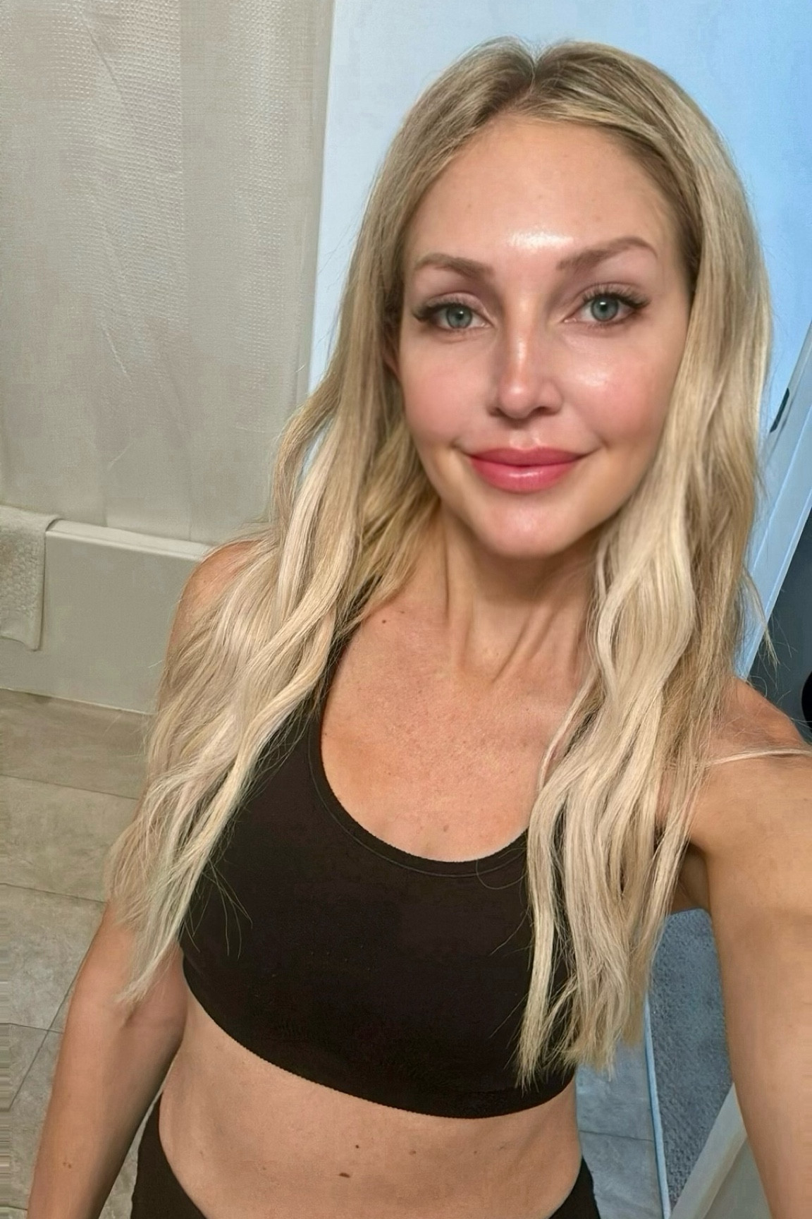 ✨SKINCARE✨

Linking the serums and face oil I’ve used the past five years that have helped improved my overall complexion and reduce the appearance of melasma. (Be sure to read the reviews!)

• Retinol
• Vitamin C with hyaluronic acid
• Face oil


#LTKFindsUnder50 #LTKBeauty