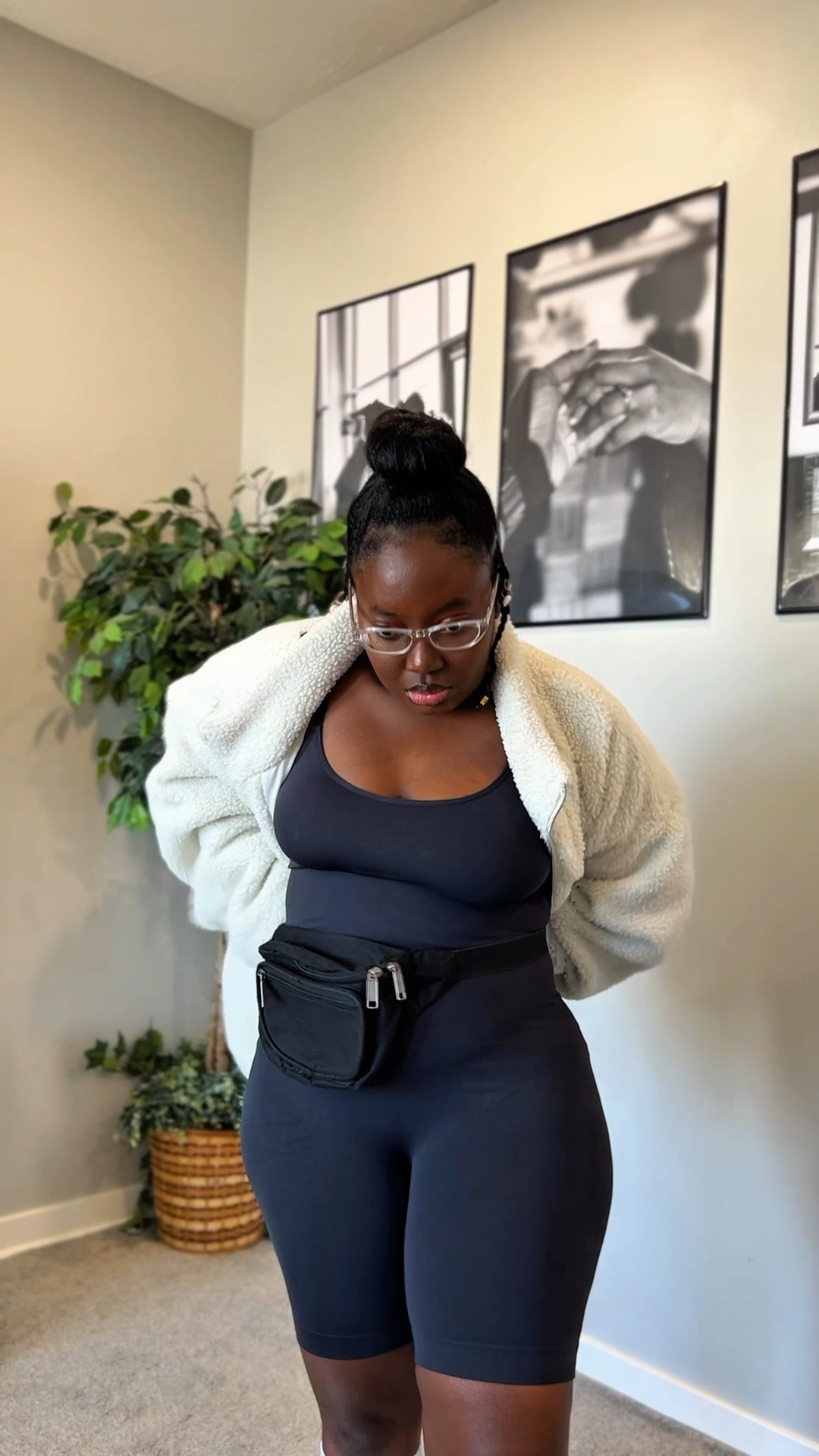 This @shapermint bodysuit is basically a second skin.
• Comfort level: 10/10 and it's the perfect
base layer for a cold-weather gym run!
Are you a 'wear a jacket to the gym' person or a 'run from the car in a sports bra' person?
Linking this ultra-comfy jumpsuit in my bio-you need it!

#LTKActive #LTKfitnessgoals #LTKgrwm