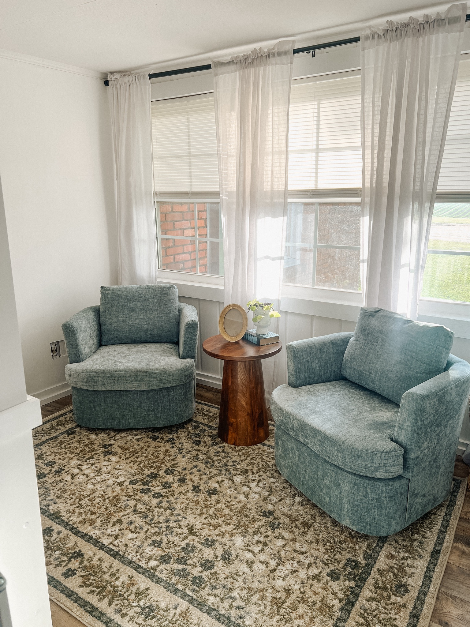 These chairs + rug combo are my absolute favorite ✨ both on sale right now!!


#LTKFamily #LTKSummerSales #LTKHome