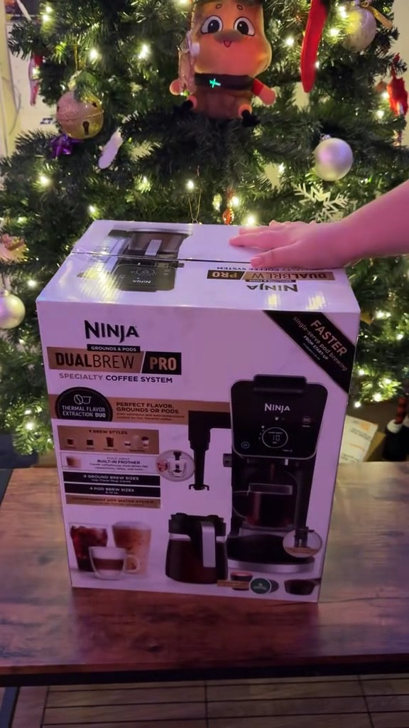 Unboxing my new ninja coffee machine ( still have my christmas tree up hehe) 🤭🩷

#LTKmorningroutine #LTKfoodie
