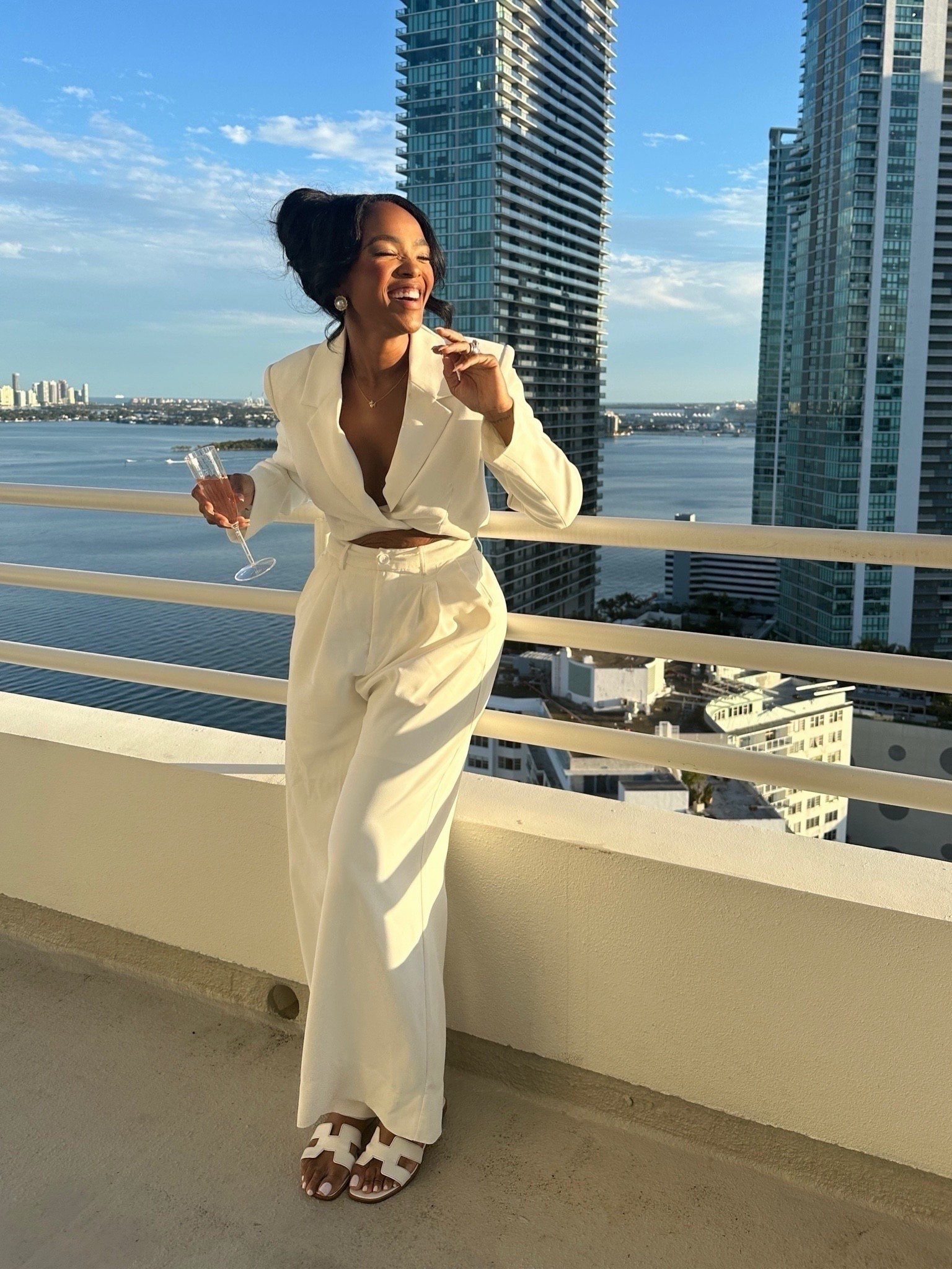Scroll to shop 👇🏽 Everything from this look is linked below ✨  

Size Small | 5’4” | 140 lbs  📲 Download the FREE LTK app & follow @kirasfashionfinds  

Petite summer outfit, women’s outfit ideas, everyday style, affordable fashion, summer fashion  #LTKPetite #LTKootd #LTKSeasonal