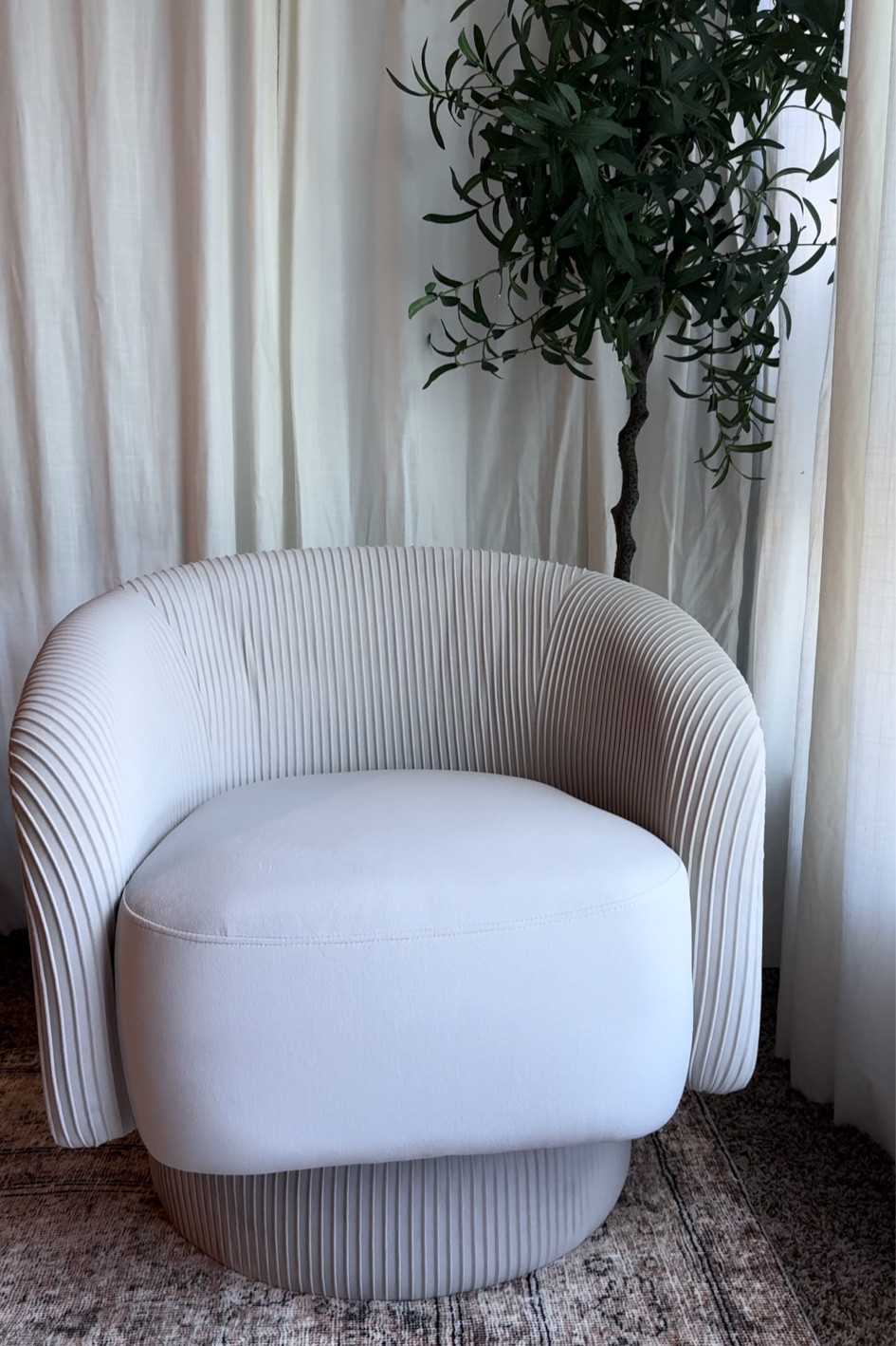 Accent chair 😍✨ #accentchair #livingroomdecor

#LTKHome