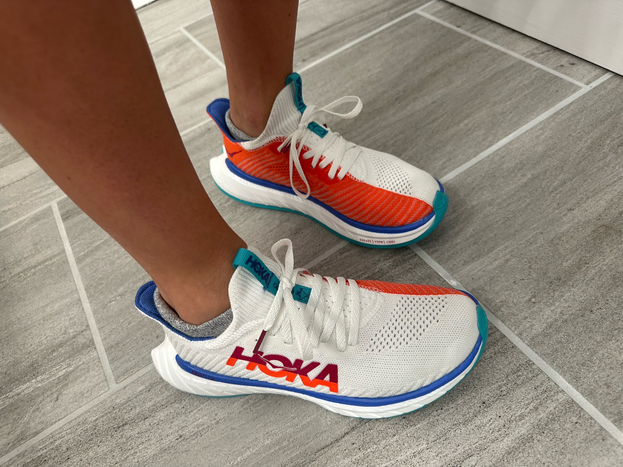 Hoka carbon sneakers are so light and make you feel like you’re floating through movement. Love these and the colors 😍

Wearing a size 6 and they fit great. I will say if you have wide feet, make sure you order to accommodate and read the sizing guides!

#hokas #hoka #sneaker #sneakers #run #fitness #workout 

#LTKFitness #LTKFind #LTKshoecrush