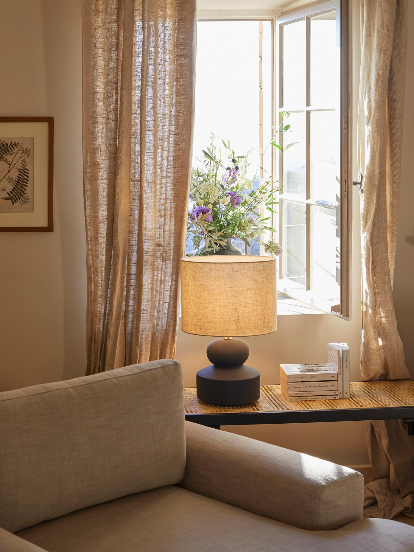 Large ceramic table lamp Georgina in black | WestwingNow EU