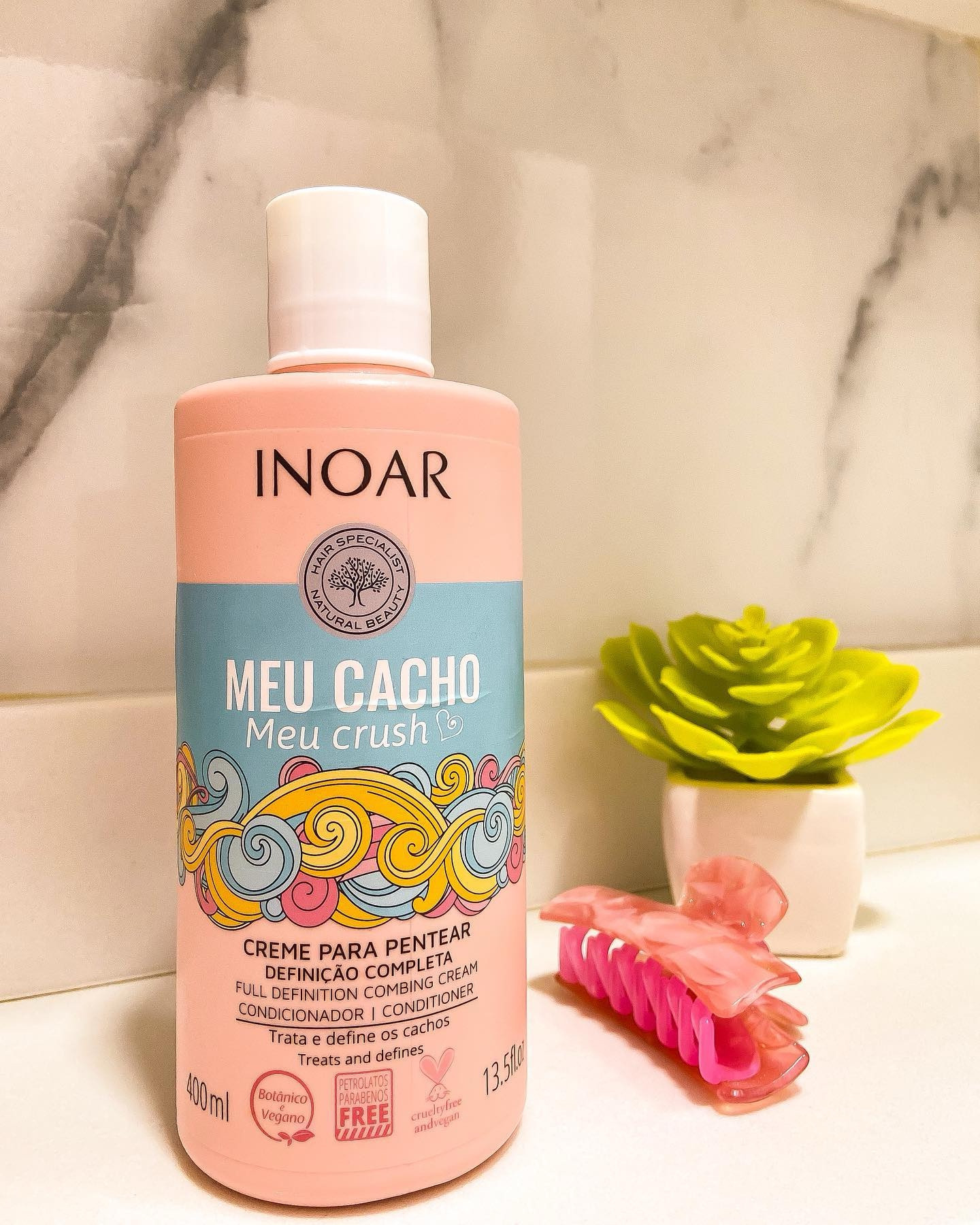 Meu creme para pentear cabelo 🥰😜 rende super. O bom mesmo que serve tanto para finalizar cacheado quanto para usar como protetor térmico.
#cachos #cabelo #inoar #cremeparapentear