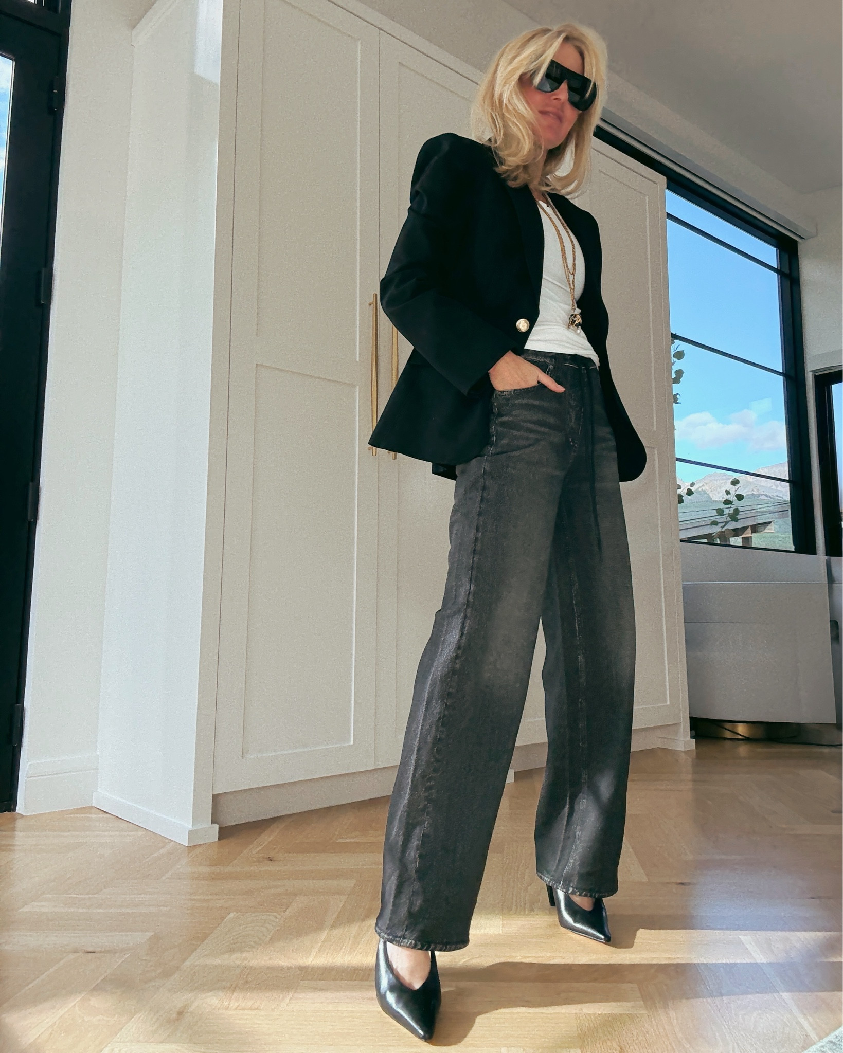 ✨ Don’t walk… RUN! ✨ My favorite sweatpant jeans are finally on SALE 🙌 These viral Rag & Bone beauties may look like denim, but they’re made of soft French terry (yes, like your coziest sweats 💕). The print + pockets give them that polished “real jean” vibe, while you still feel like you’re in loungewear.

Perfect for teaching, travel days, or casual weekends—you’ll never want to take them off!

🖤 Tap the images below to shop before they’re gone!

~Erin xo

#LTKOver40 #LTKPetite #LTKFallSale