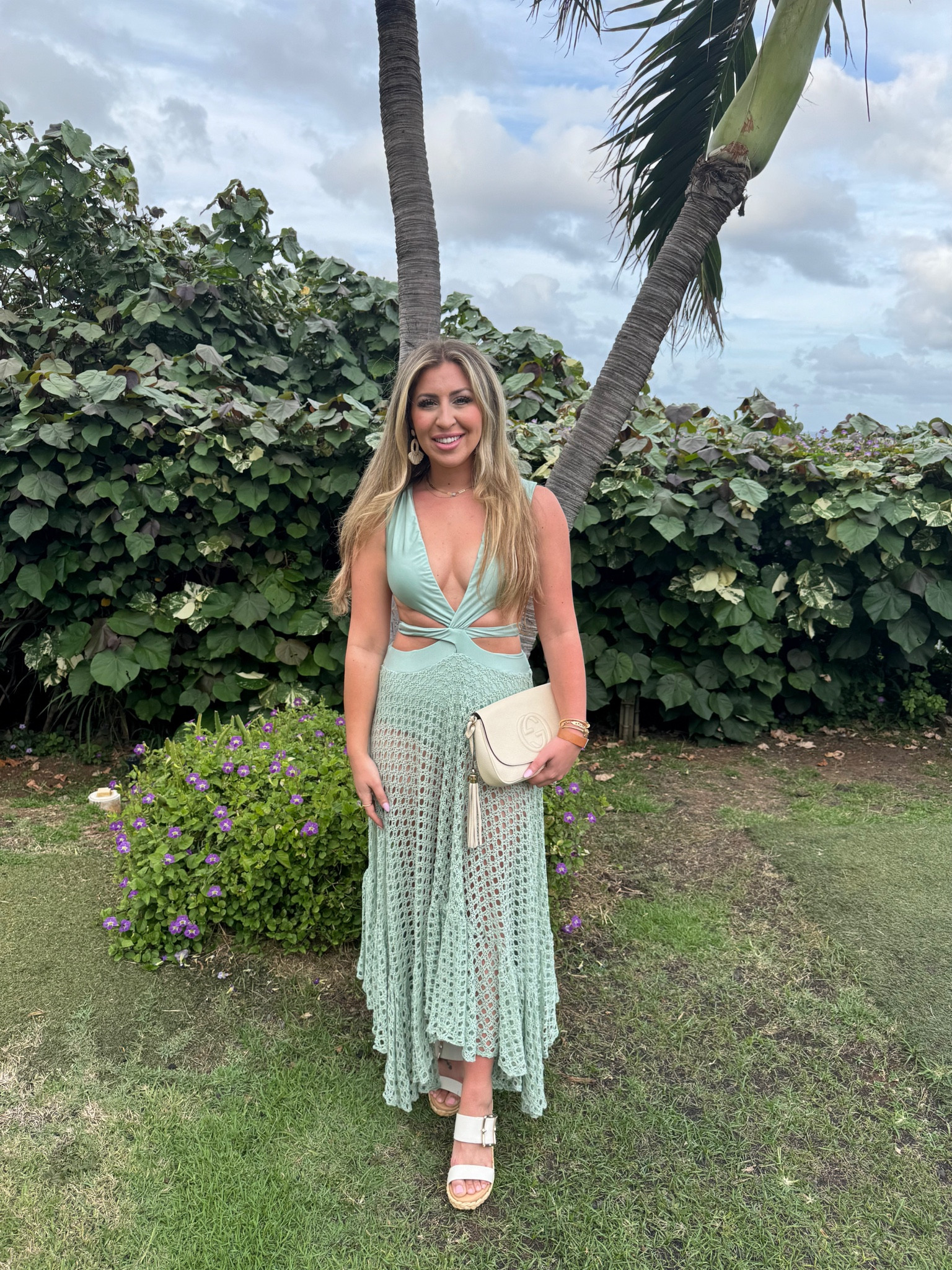 Beach vacation, travel, outfit, maxi dress, Waikiki, Beach, Honolulu, Hawaii outfit, Oahu, luau outfit, revolve, Dolce Vita, Patbo