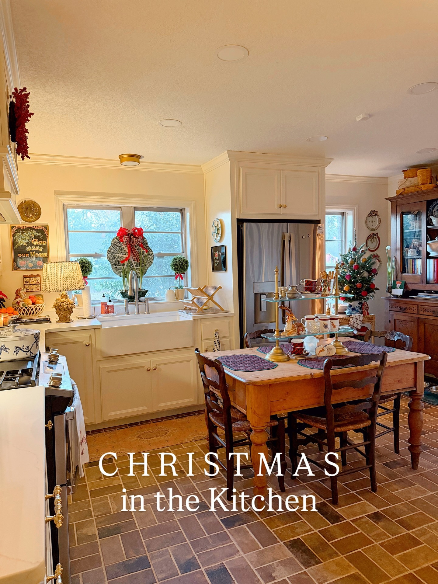 Just a small dose of Christmas kitchen magic for your feed today. 🎄

#storykeeperstyle #vintagechristmas  #christmasinthekitchen 
•
•
•
•
•
•
Vintage Decor | Home Inspiration | Collected Home | Traditional Home | Sentimental Style | Curating Joy | The Sentimental Decorator | Joyful Rituals of Home | Sentimental Home | Homes with a Story
**so much of my kitchen is from @wayfair ! Shop “Wayfair in My Home” at the link in my bio! #wayfair #wayfaircreator 
#sentimentalhome #thesentimentaldecorator #sentimentalstyle #meaningfulhomedecor