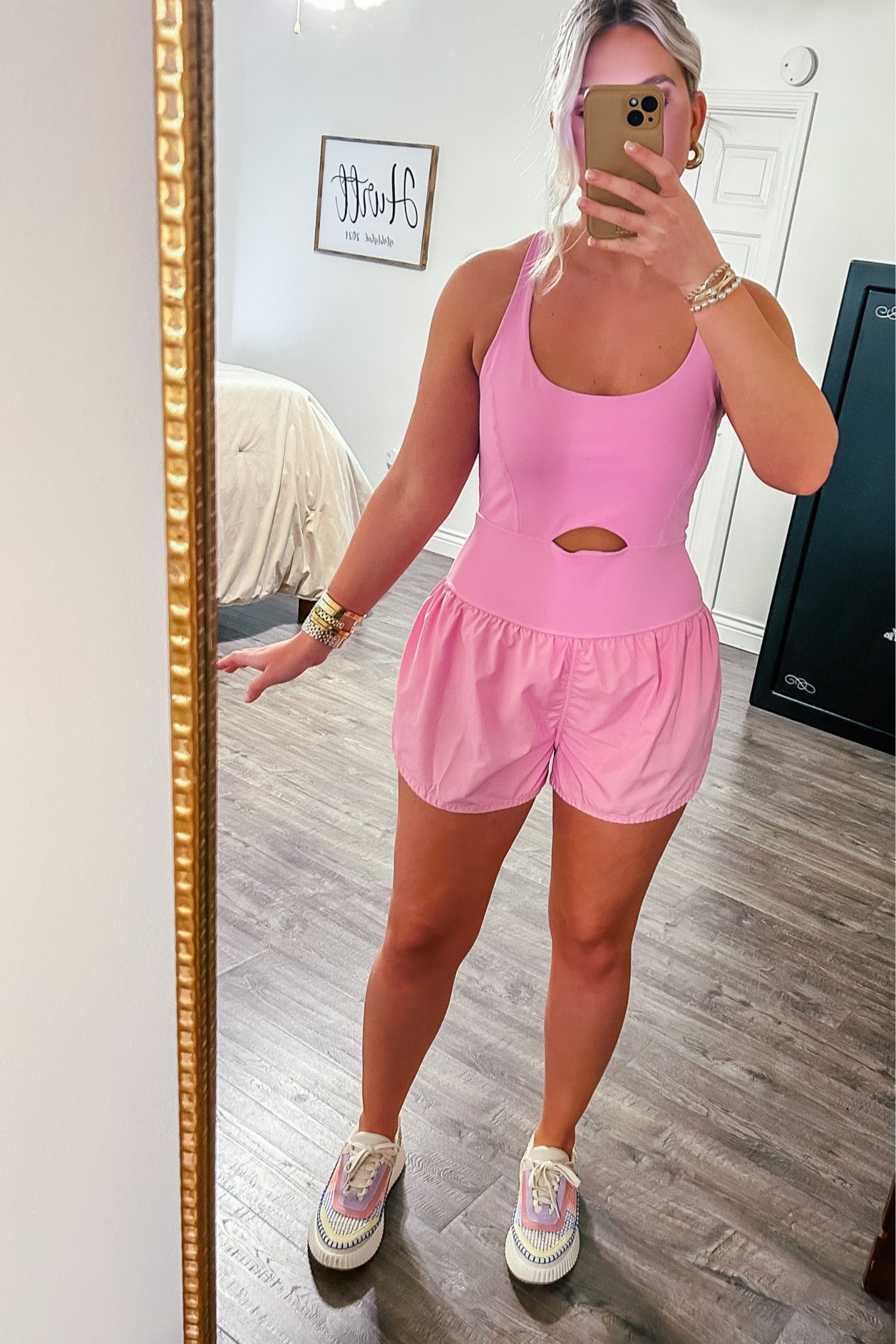 Casual OOTD- have this in several colors and it’s so easy to throw on and go! Wearing size medium! 