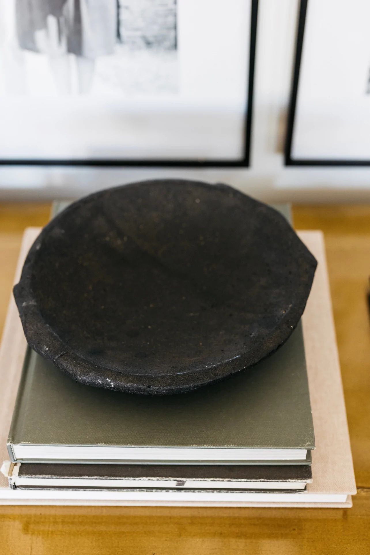 Leith Stone Saucer - Black | THELIFESTYLEDCO