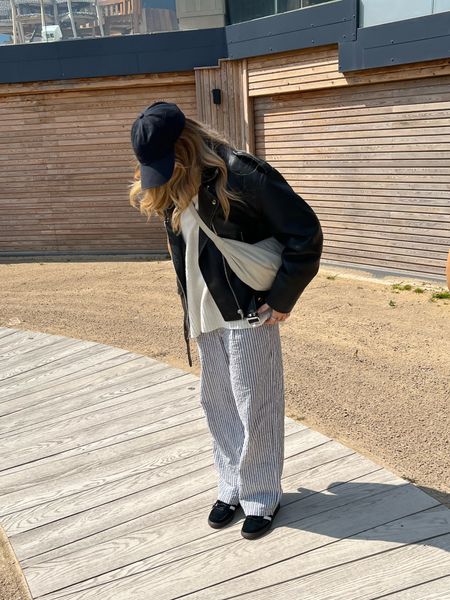 I love this Uniqlo stripe trousers teamed with an oversized cream knit and mango leather jacket for a casual spring look 

Trousers - size xs 
Jacket - size small
Jumper - size m 



#LTKeurope