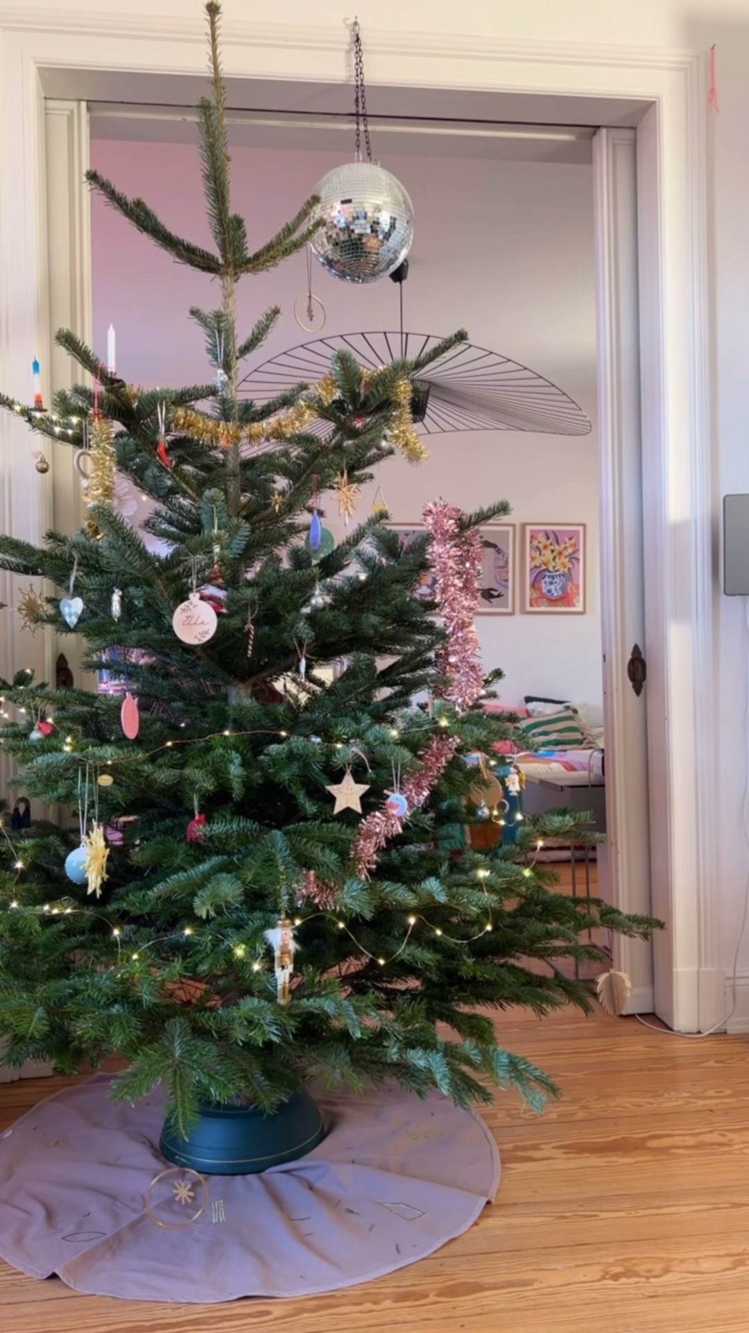 Merry Christmas! ✨
Cozy Outfit, weil: alles andere war schon aufregend genug. 
#comfyoutfit #weihnachtsoutfit #staywarm

#LTKwinter #LTKdeutschland