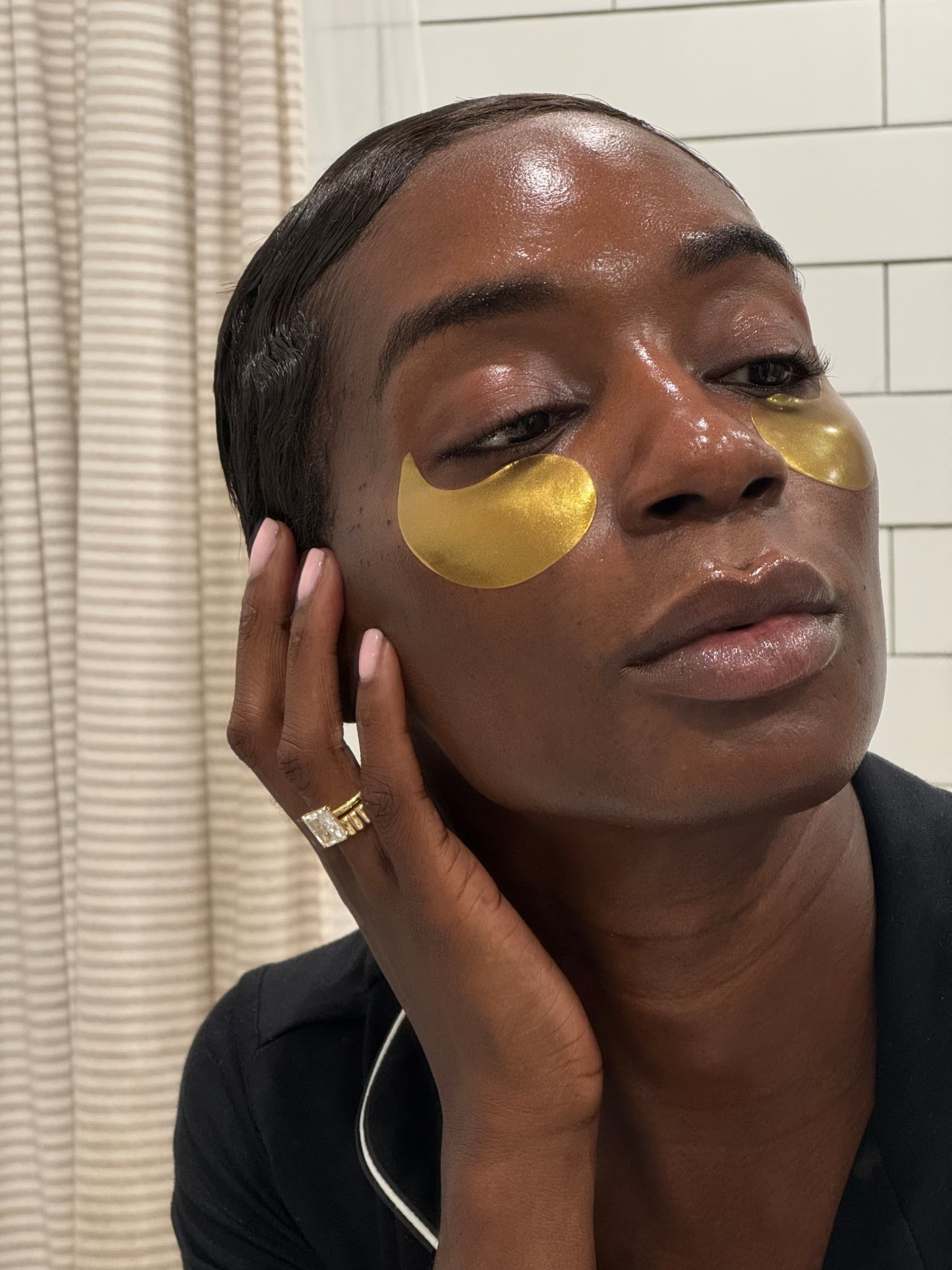 My FAVORITE eye patches!

Anti-aging eye contour gel patches are infused with pure 24K Gold and Colloidal Gold to help lift and firm the appearance of the delicate eye area in just 10 minutes.
#peterthomasroth


#LTKBeauty