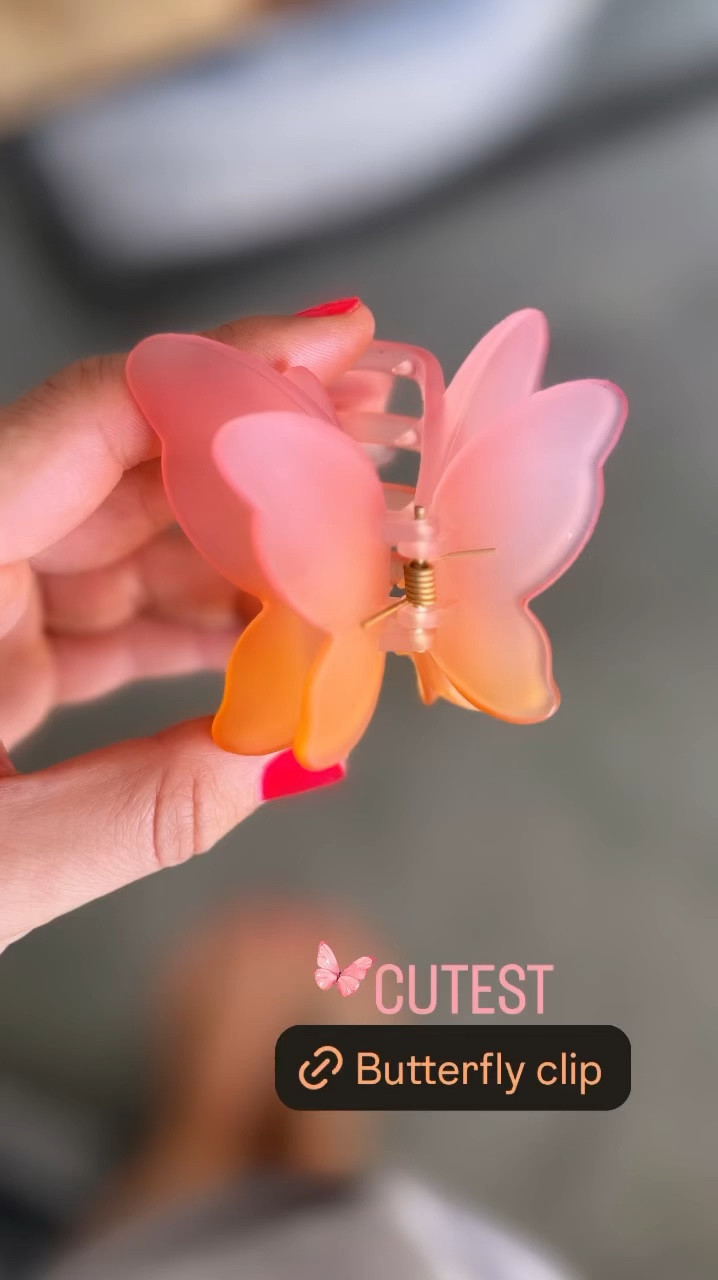 This little butterfly clip is so cute and holds really well! Under $4! 

#LTKStyleTip #LTKFindsUnder50 #LTKBeauty