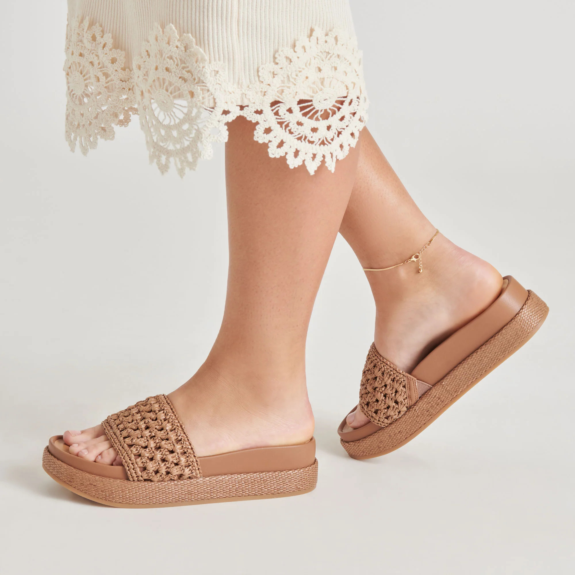 SIDONA SANDALS BROWN RAFFIA | DolceVita.com