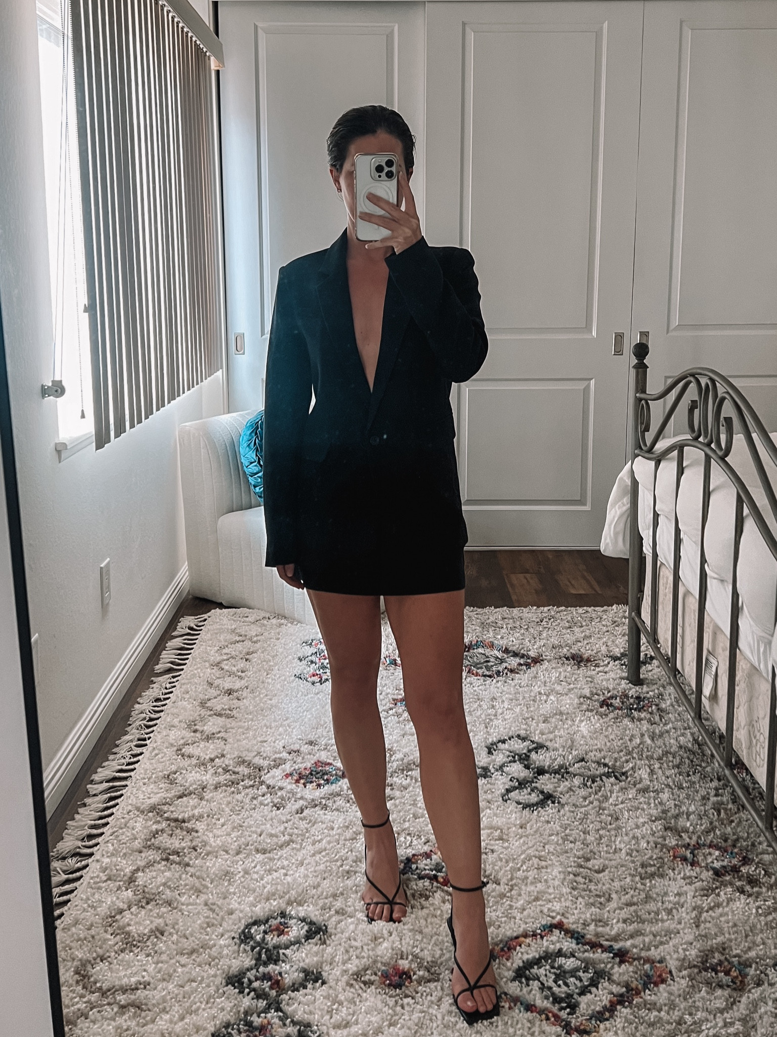 Vacation outfit inspo 
XS P blazer 
XXS skort 
5.5 heels 