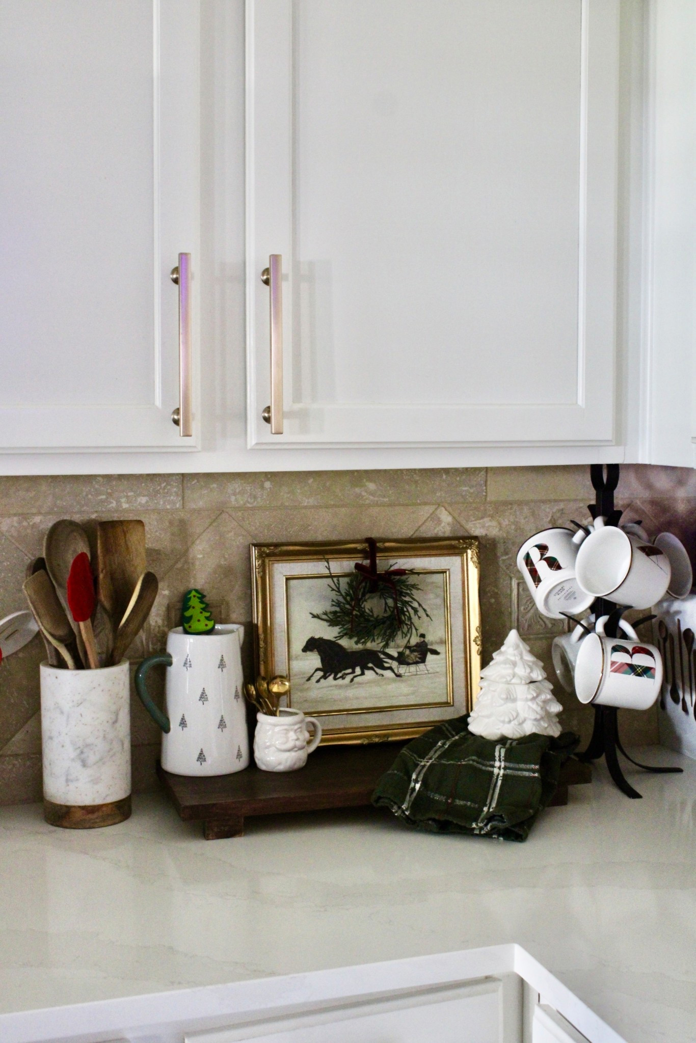 Holiday kitchen decor 
Seasonal kitchen decor 
Christmas kitchen decor 

#LTKHoliday #LTKSeasonal #LTKHome