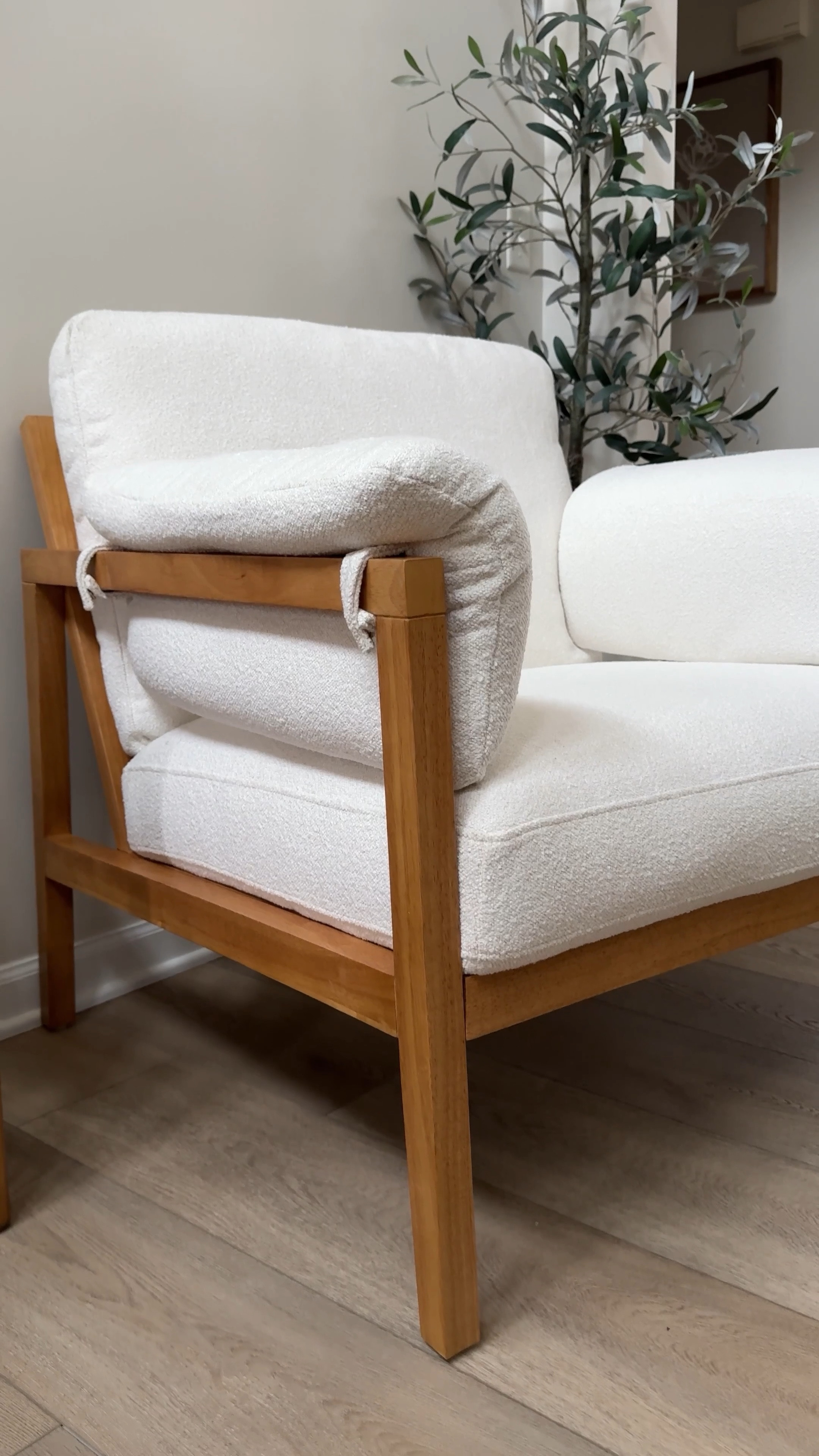 GORGEOUS new chair from @walmart ! 😍 It’s so comfortable! Perfect for your living room or office #walmartpartner #walmarthome 

#LTKhome #LTKMostLoved #LTKfindsunder50