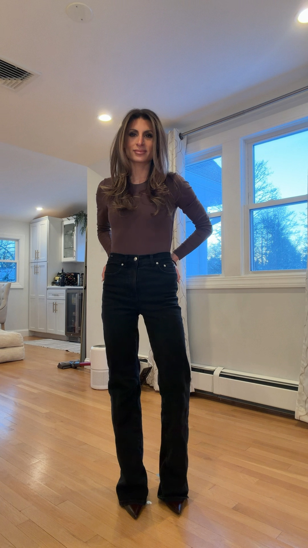 These are my favorite wide leg black denim jeans from @Madewell   
If you are short, these are the perfect jeans! They are so flattering and so soft. 

#madewell #denim #blackdenim #widelegjeans #widelegdenim #stretchdemim

#LTKPetite #LTKootd