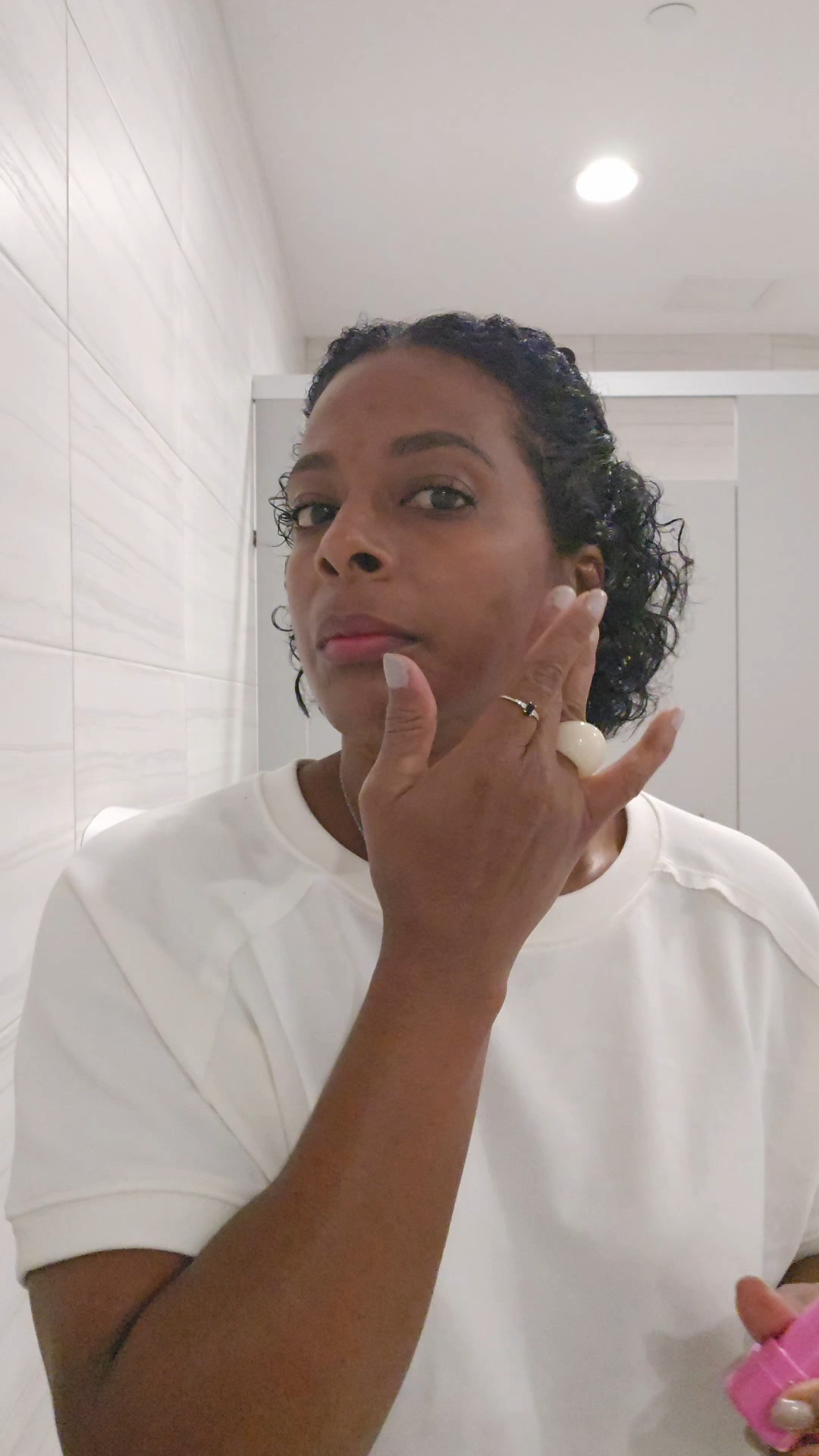 Pomada de cejas, lip tint, desinfectante de mano y vamonos. ✨️ Link 👇 

#LTKgrwm #LTKmorningroutine #LTKBeauty