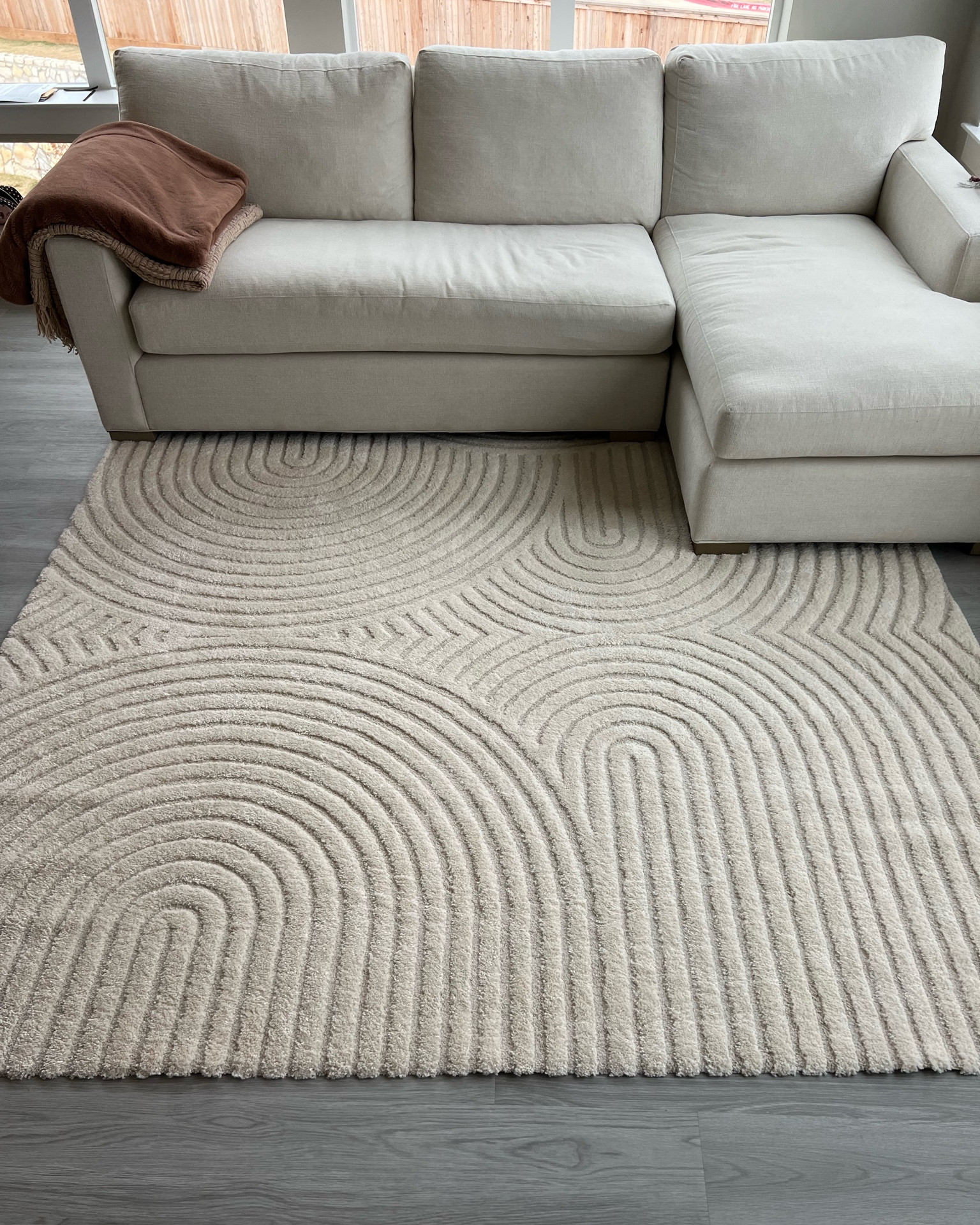 rug is 7’10” x 10ft!!