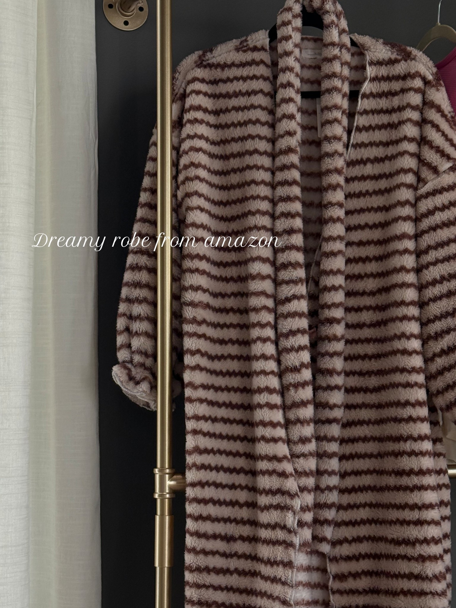 Plushy, dreamy, & on prime! Comes in different colors⭐️

Dressupbuttercup.com #dressupbuttercup #dederaad


#LTKValentine #LTKstorytime #LTKootd