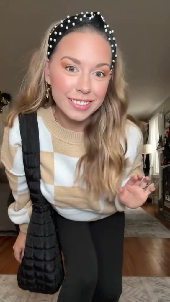 Sweater weather 🍁
Todays OOTD for church 
#sweaterweather #fall #ootd #colorblock #fallfit #ootd #churchfit #momsofig #fashion #clothing