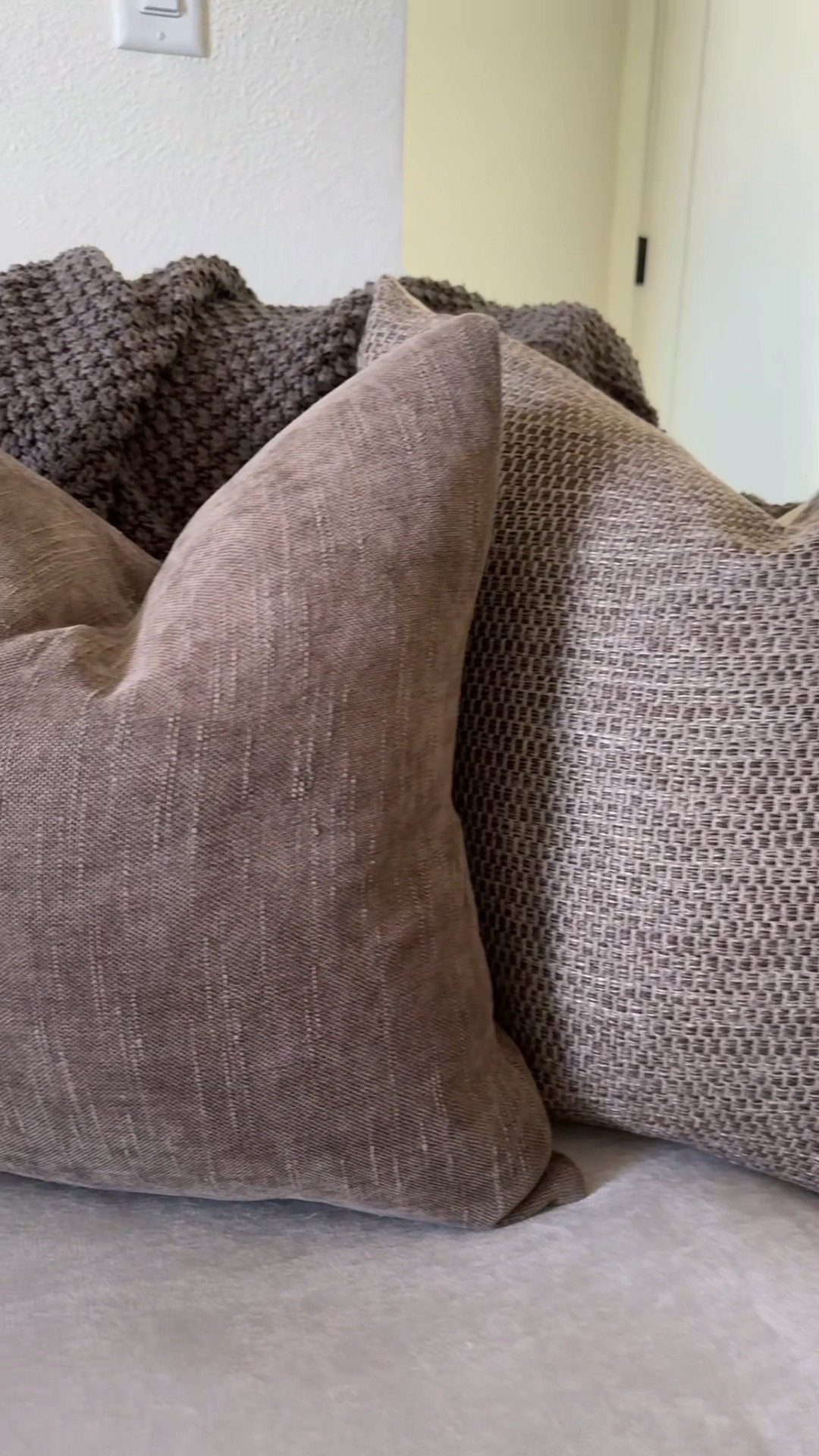 Affordable, stunning pillow covers 

Pillow covers, pillows, throw pillows, home decor, bedding, bedroom decorr

#LTKHome #LTKSaleAlert